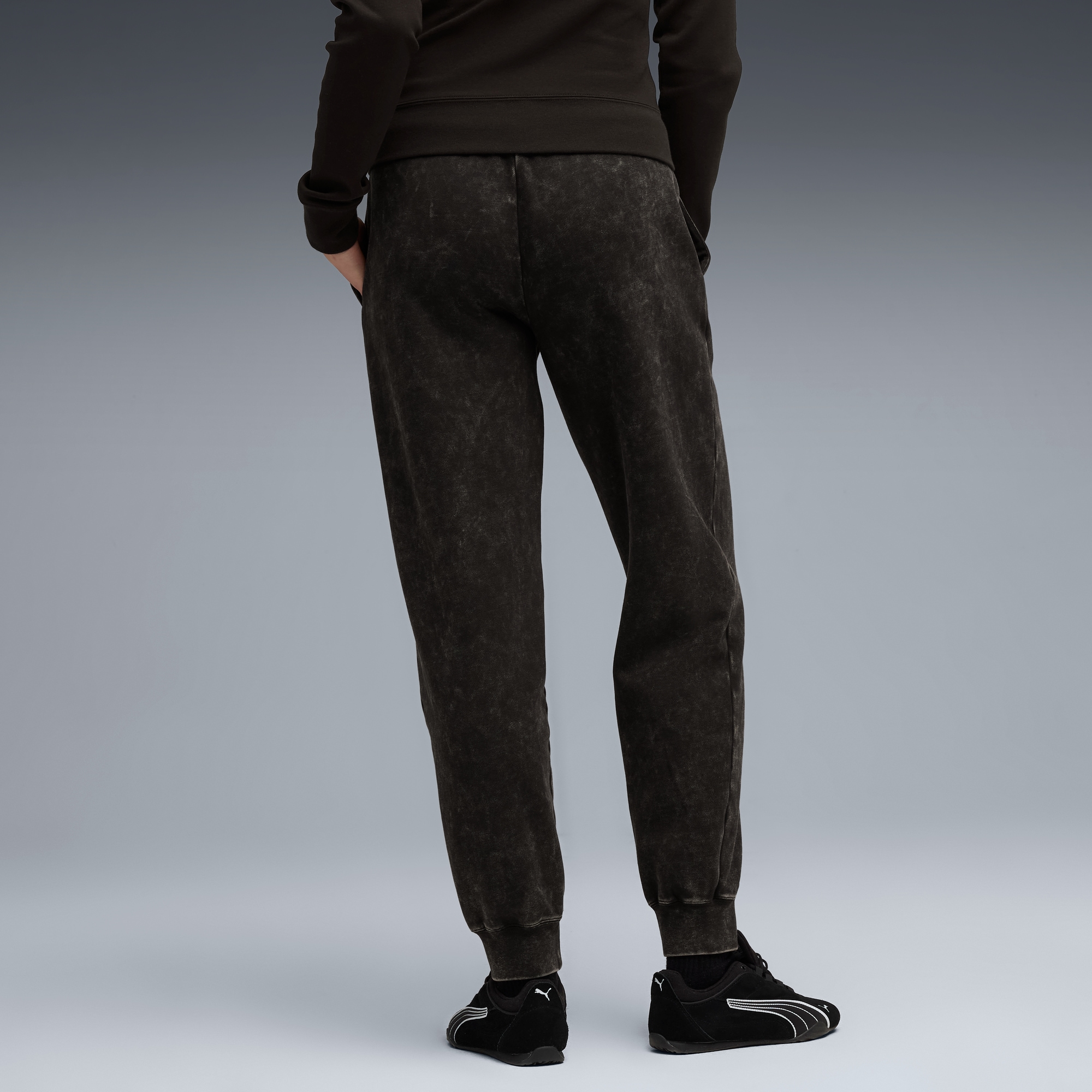 PUMA Trainingshose »ESS ELEVATED  COMFORT WASH SWEATPANTS FL CL«  sportlicher Stil, mit Print-Applikationen, mit Eingrifftaschen