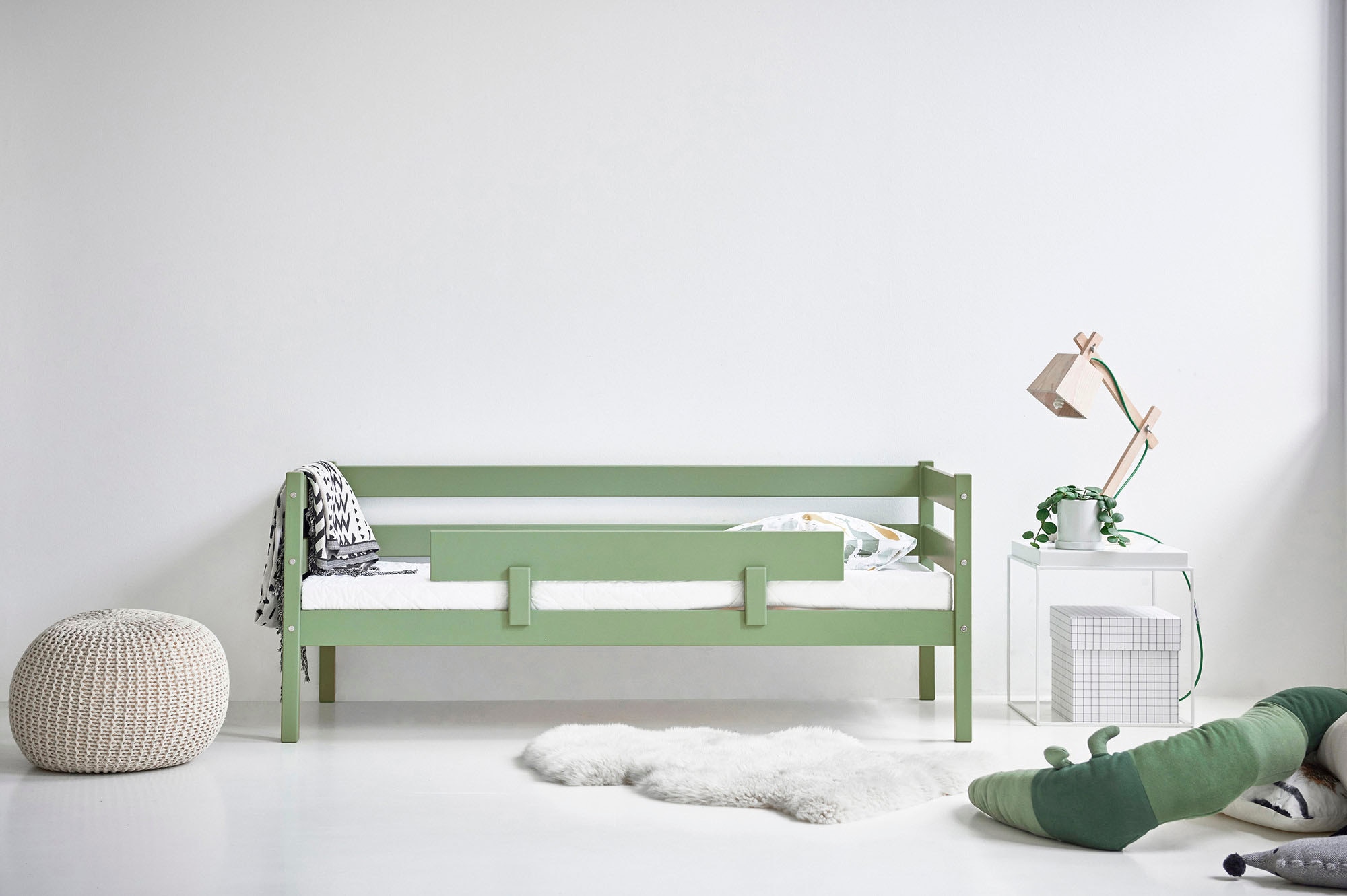 Hoppekids Einzelbett »ECO Comfort Kinderbett, Kiefer Massivholz, Jugendbett inkl. Rollrost«, 70x160 cm, wahlweise in verschieden Farben/ Matratze/ Absturzsicherung