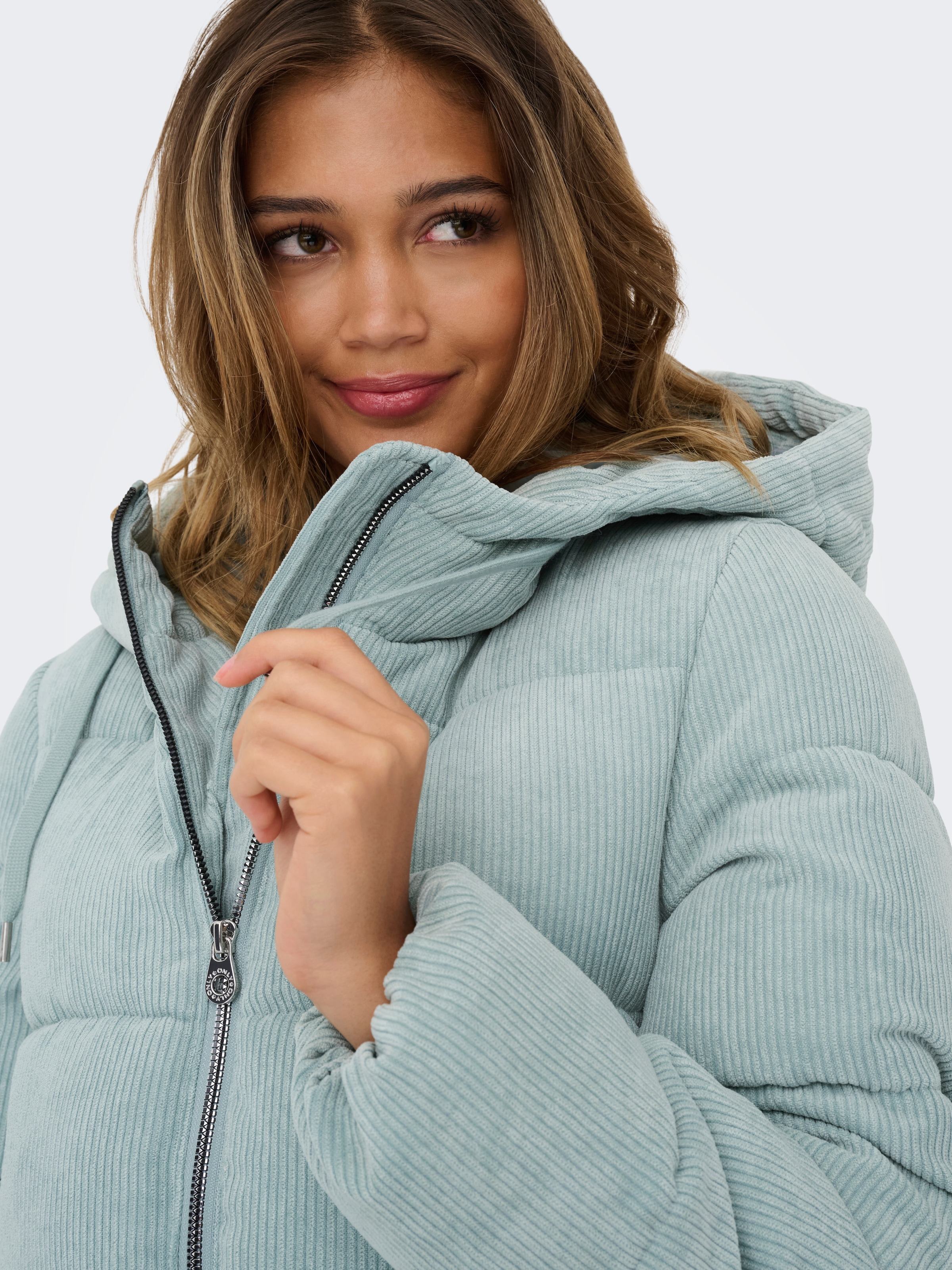 ONLY Steppjacke »ONLDOLLY LONG CORDUROY PUFFER OTW«, mit Kapuze, aus feinem Cordmaterial