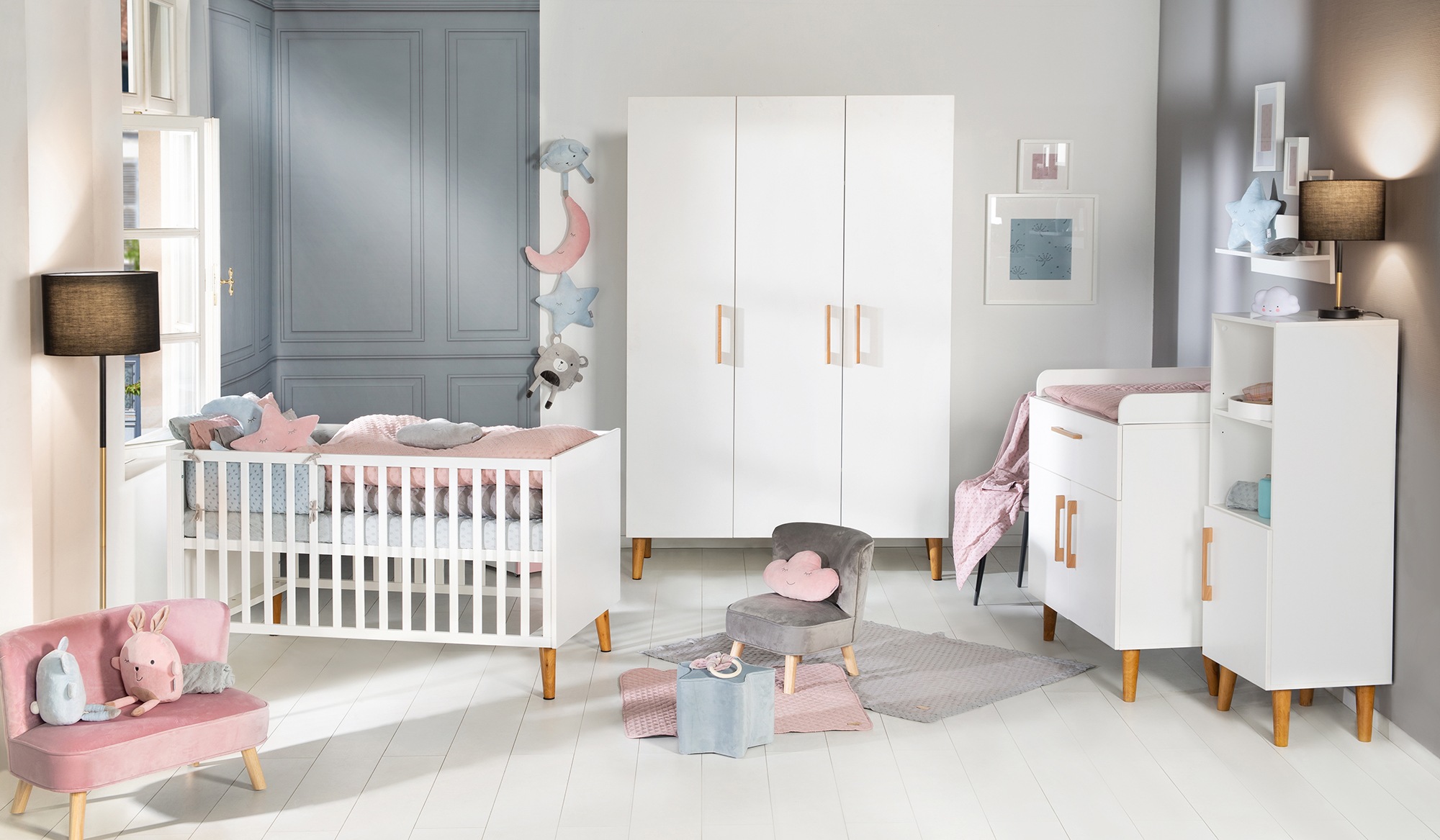Image of roba® Babyzimmer-Komplettset »Mick«, (Set, 3 St., Kinderbett, Schrank, Wickelkommode), mit Kinderbett, Schrank und Wickelkommode; Made in Europe bei Ackermann Versand Schweiz