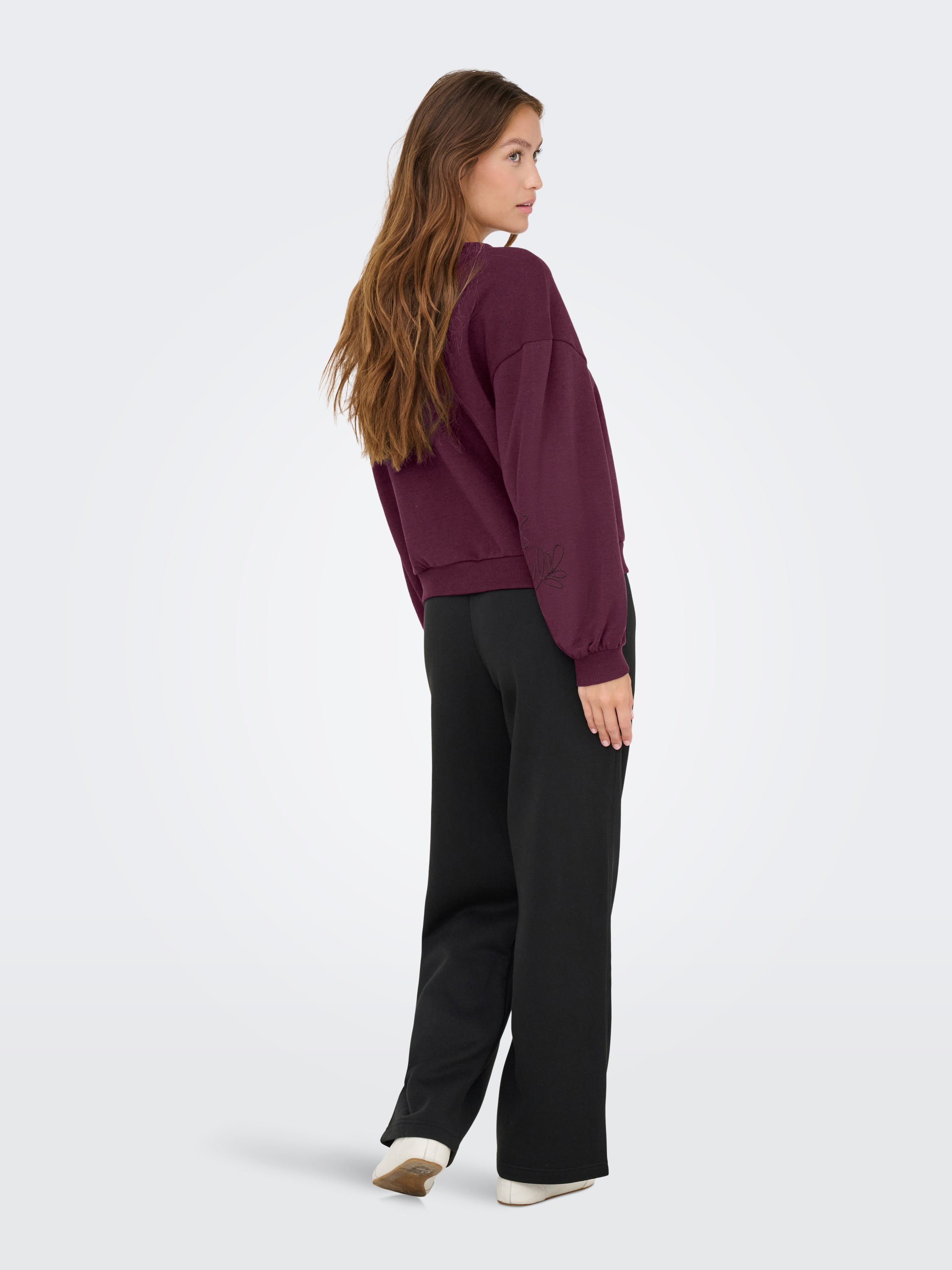 ONLY Sweat-shirt »ONLBROOKLYN L/S EMBROIDERY BOX SWT«, mélange coton, coupe régulière
