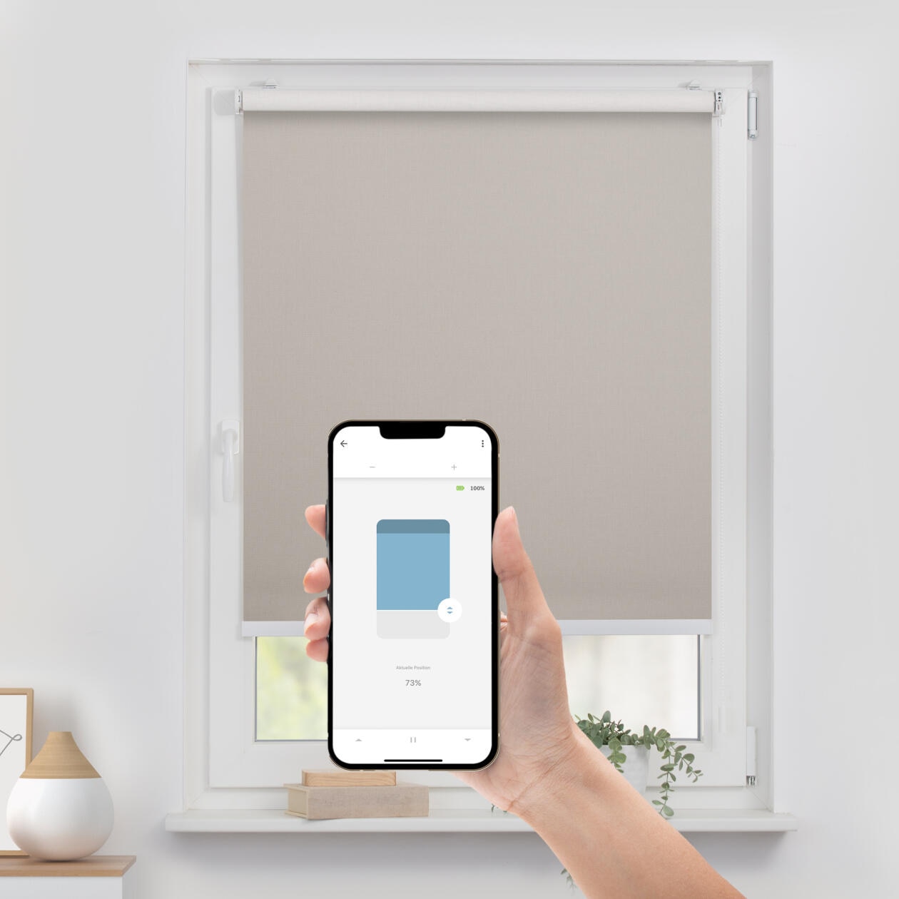 Image of LICHTBLICK ORIGINAL Rollo "Klemmfix, ohne Bohren" verdunkelnd Blendschutz Sichtschutz Verdunkelung mit Bohren/ohne Bohren freihängend Steuerbar mit Bluetooth-App, integrierter Elektromotor und Akku
