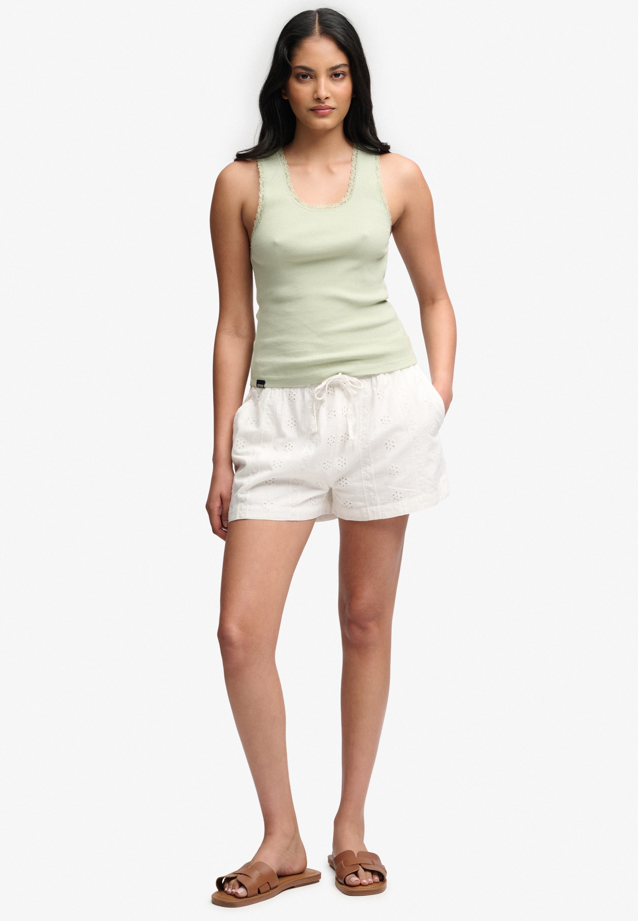 Superdry Shorts »COTTON BRODERIE BEACH SHORTS«  mit hübscher Lochstickerei