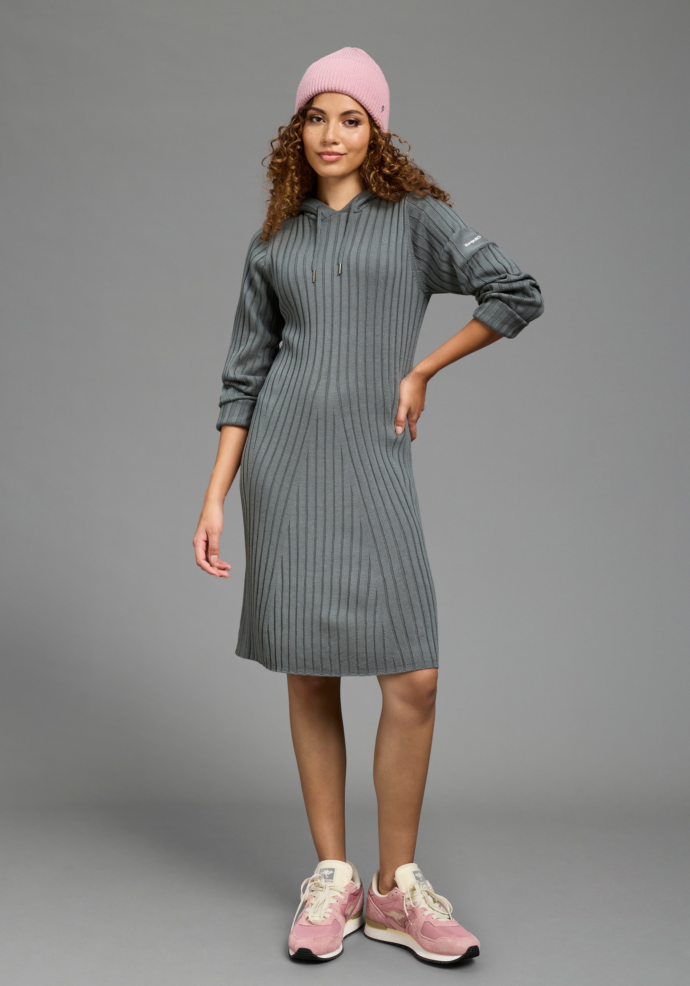 Image of KangaROOS Strickkleid aus Rippstrick, Langarm, figurbetonte Passform, elastisch