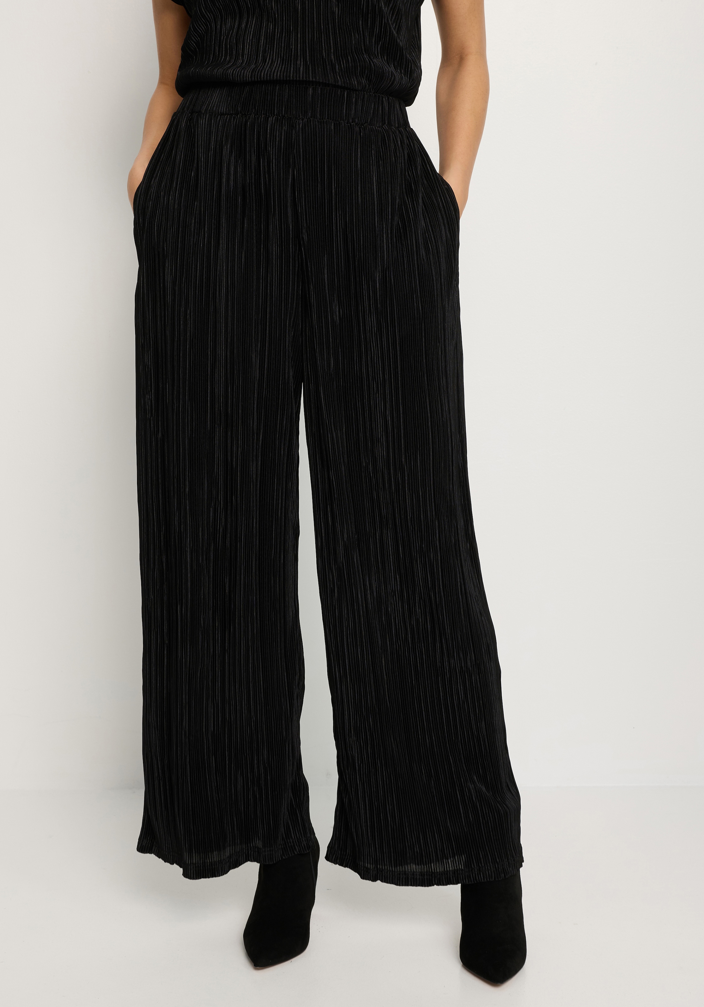 Image of LASCANA Schlupfhose "mit Plisseefalten und weitem, luftigem Bein" Elegante Schlupfhose, leicht plissierte Hose, modische Palazzohose