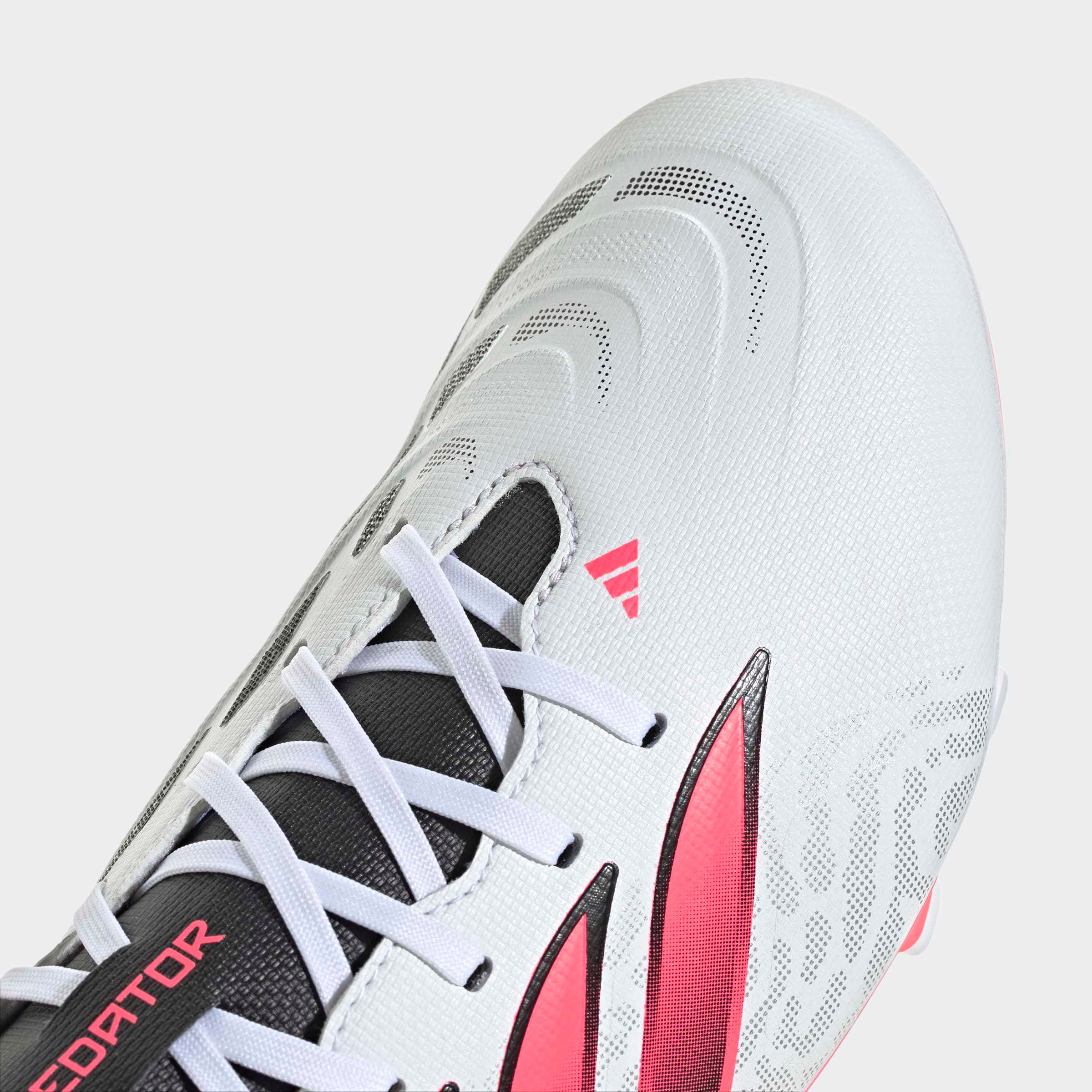 adidas Performance Chaussure de football »PREDATOR CLUB , FESTE BÖDEN/GEMISCHTE BÖDEN«  adapté à de nombreux types de sols