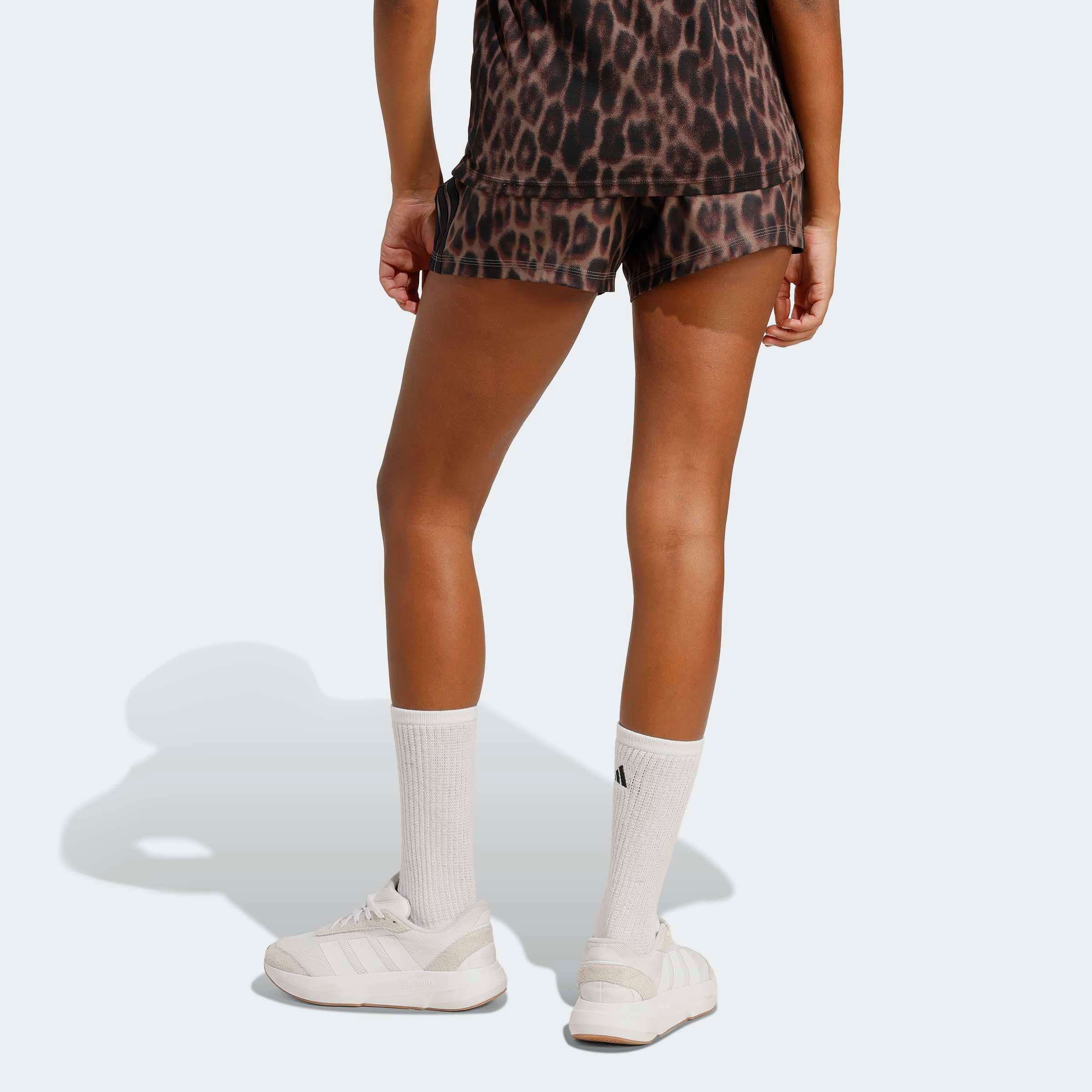 adidas Sportswear Short »SEASONAL ESSENTIALS LEOPARD PRINT WOVEN MIT 3-STREIFEN«