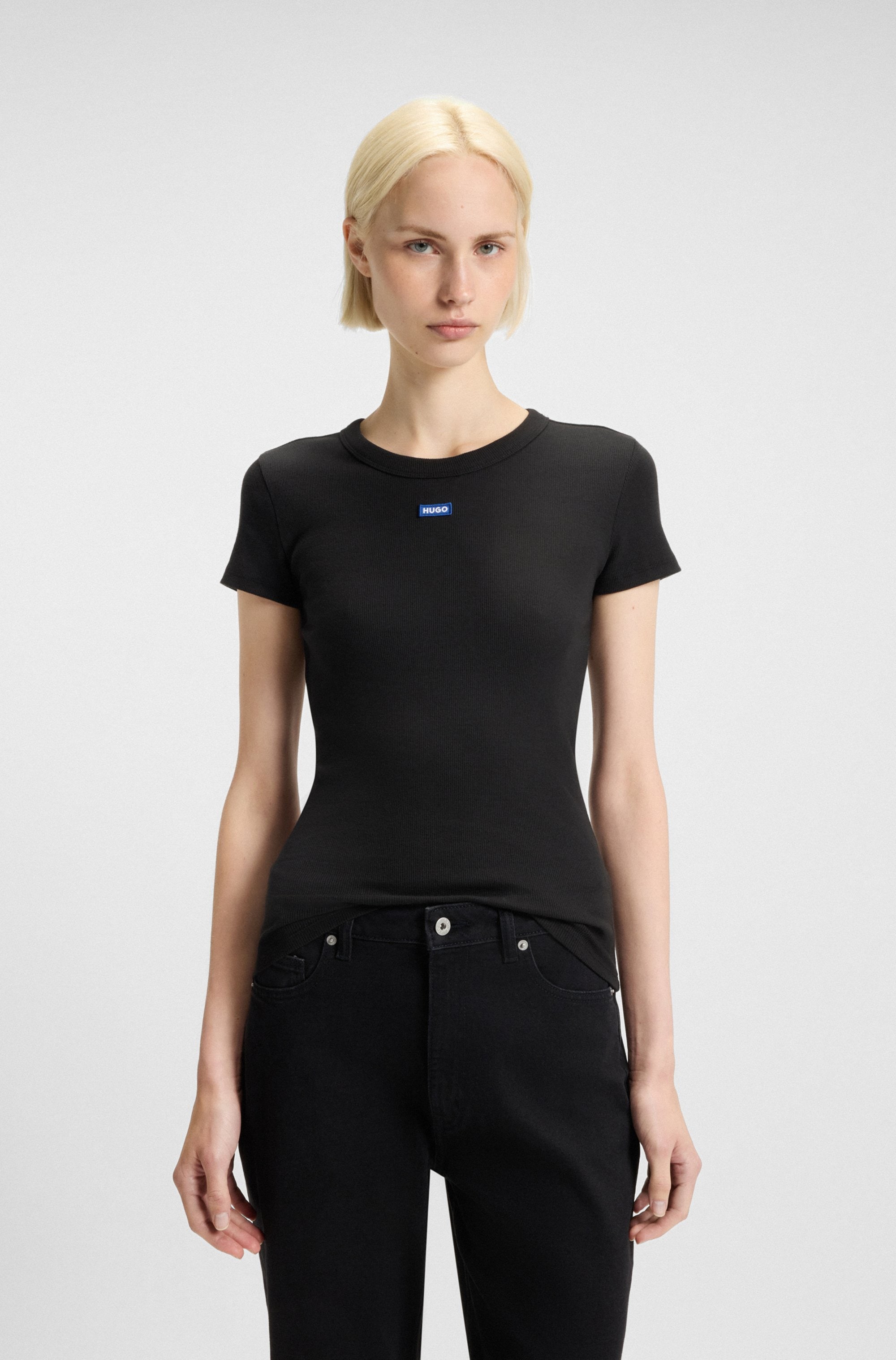 HUGO T-shirt »Easy Tee« avec écusson HUGO