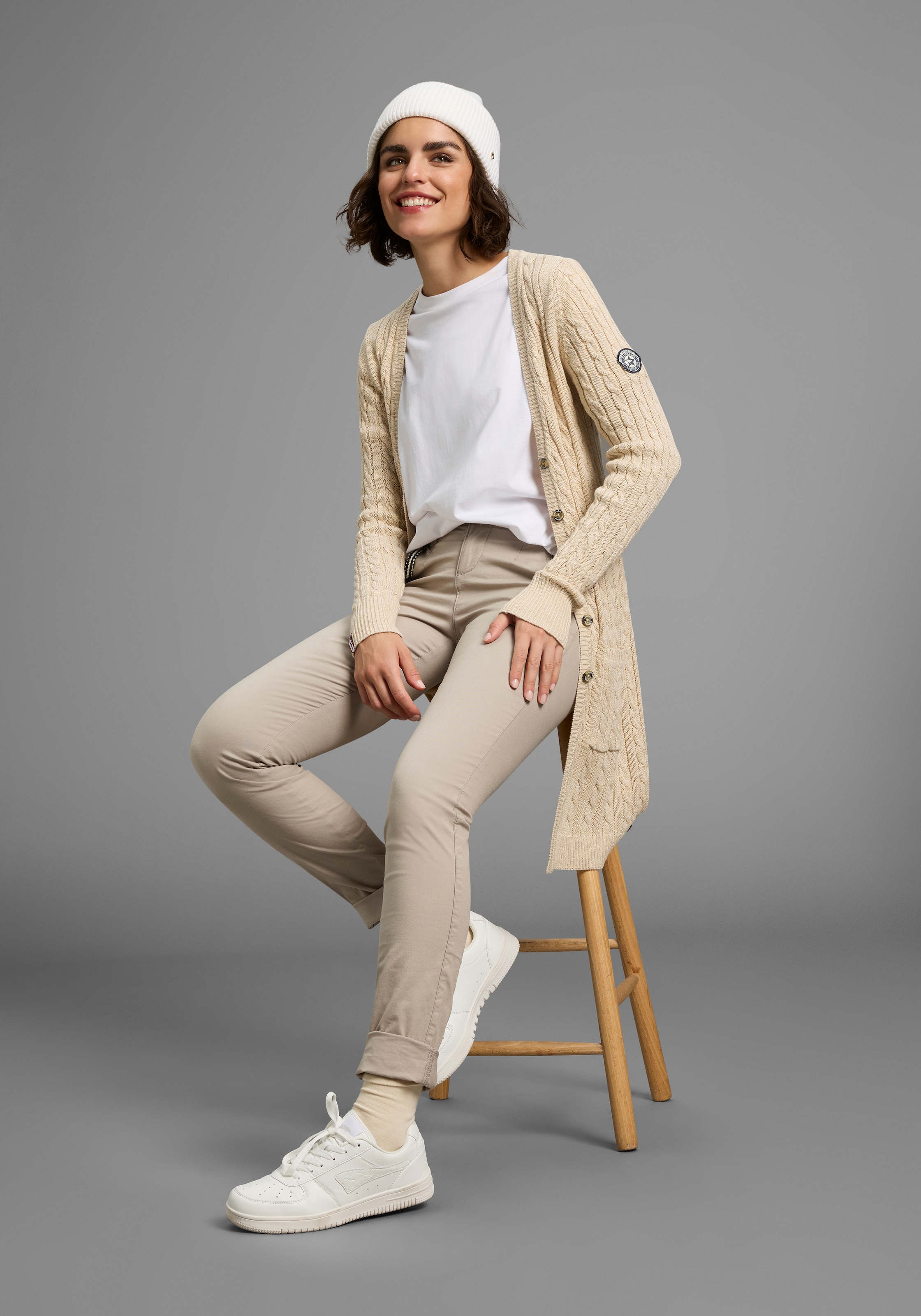 KangaROOS Longstrickjacke mit trendigem Zopfmuster und Taschen