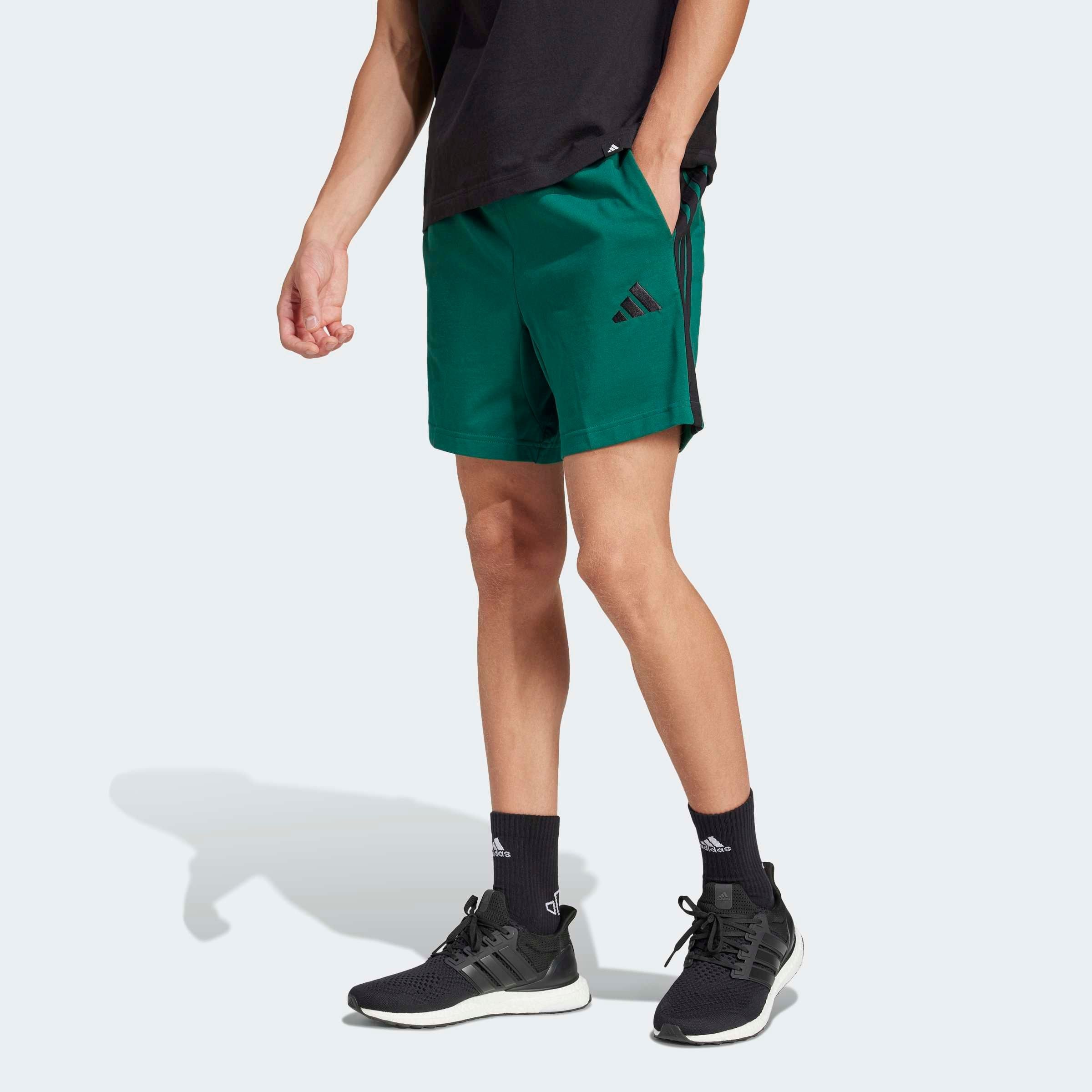 adidas Sportswear Short »ESSENTIALS 3-STREIFEN SINGLE JERSEY 7-INCH«  klassischer Schnitt, für Laufen und Alltag, mit Kordelverschluss