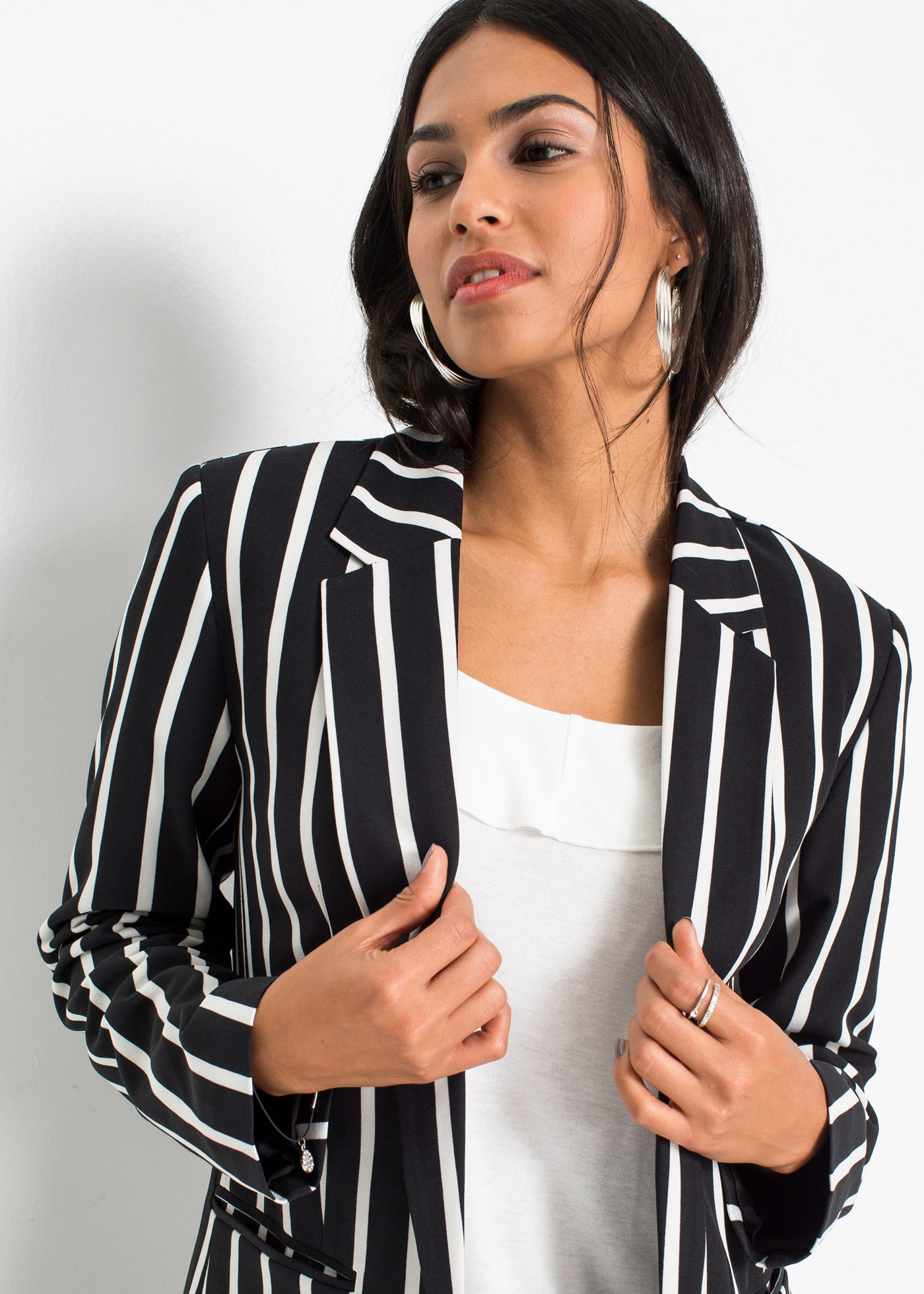 bonprix Jackenblazer »Blazer« für modischen Auftritt, schmale Passform, mit Reverskragen