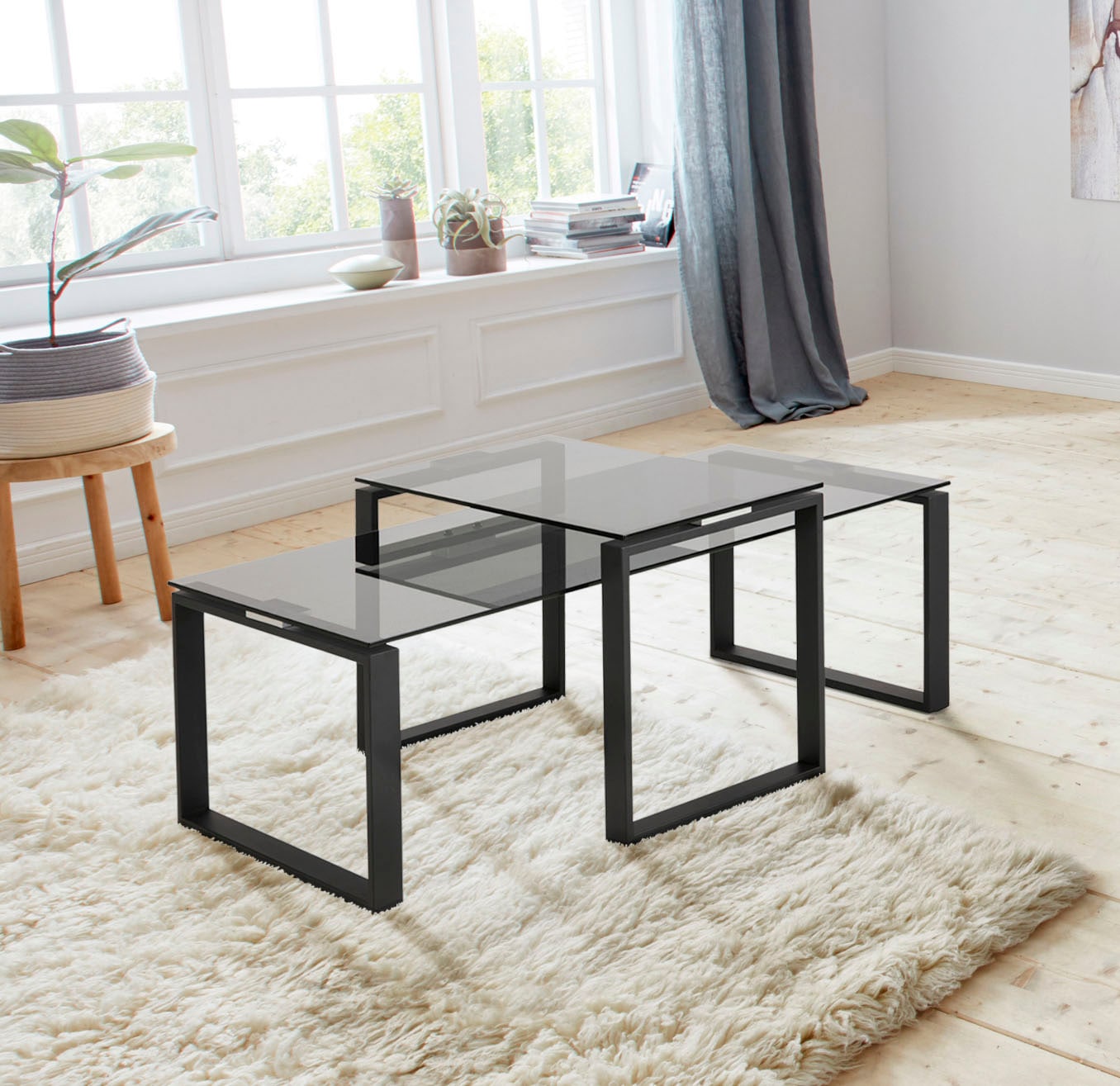 Image of ACTONA GROUP Couchtisch "Karolina" Set, 2 Stk. tlg. aus rauchfarbigen Glas und schönem pulverbeschichtetem Metallgestell