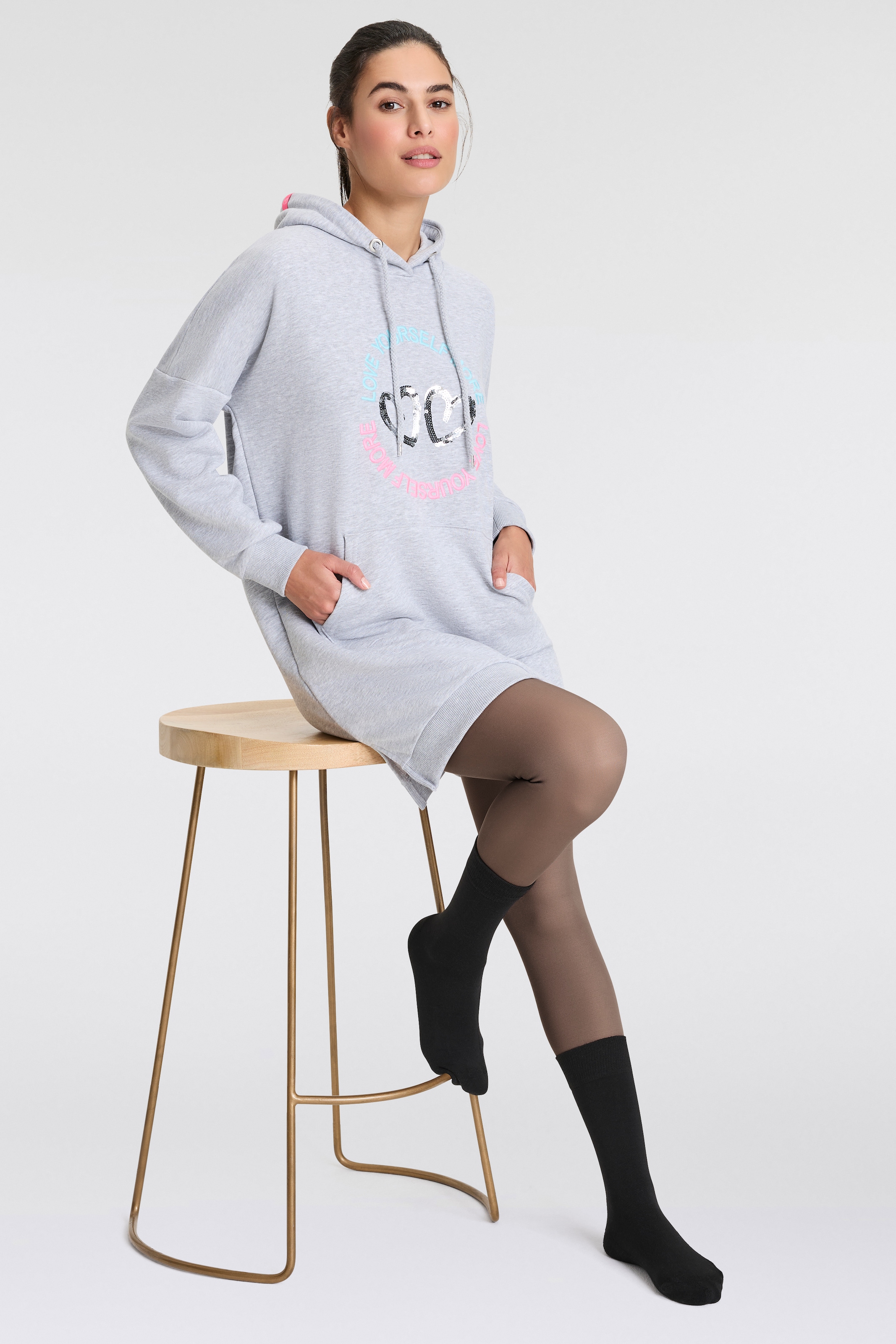 Image of Zwillingsherz Sweatkleid ""Love Yourself More"" Kängurutasche mit Kapuze, Taschen, Front und Backmotiv und Pailletten