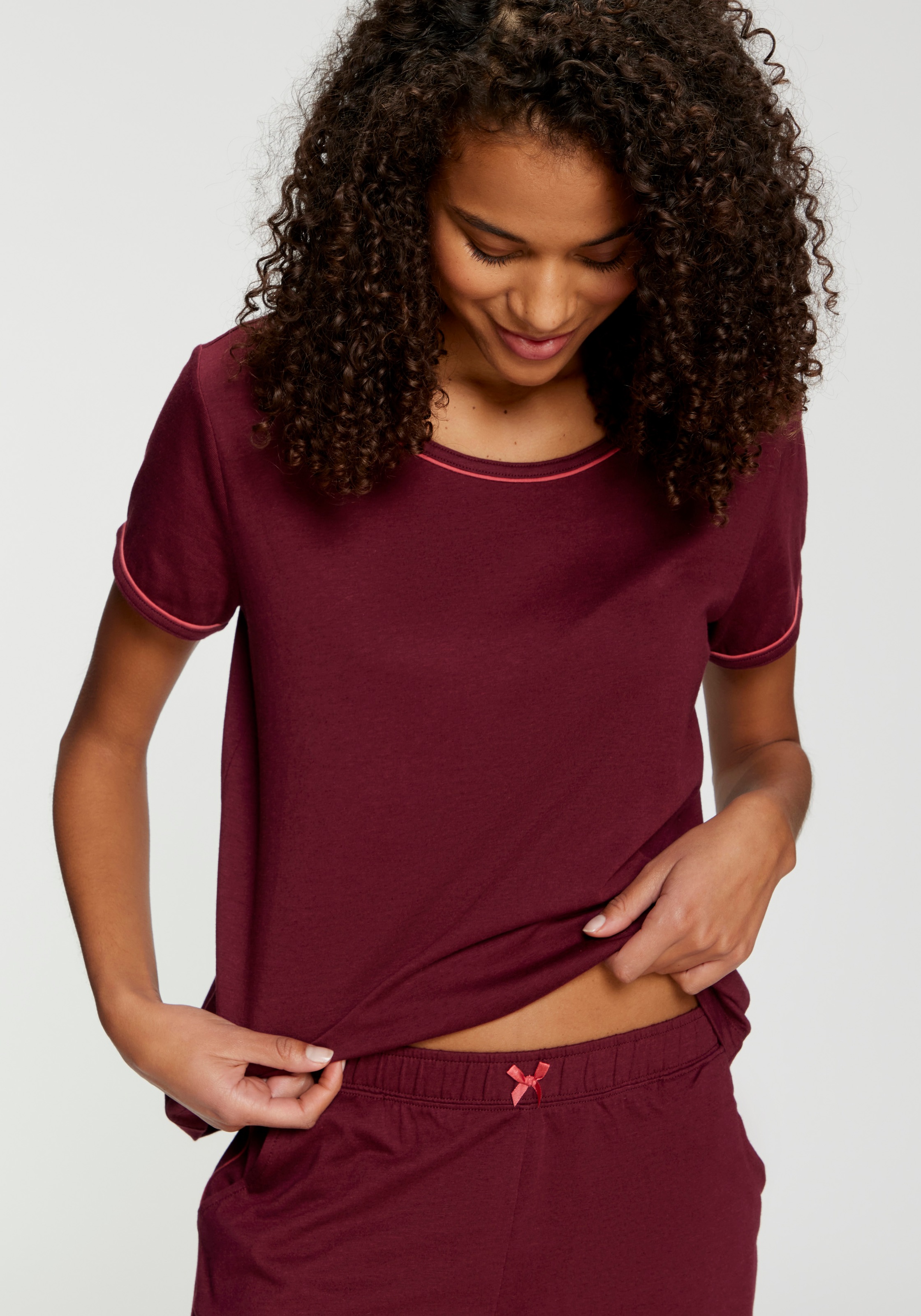 Image of LASCANA Pyjamaoberteil 1 mit Kontrastpaspeln