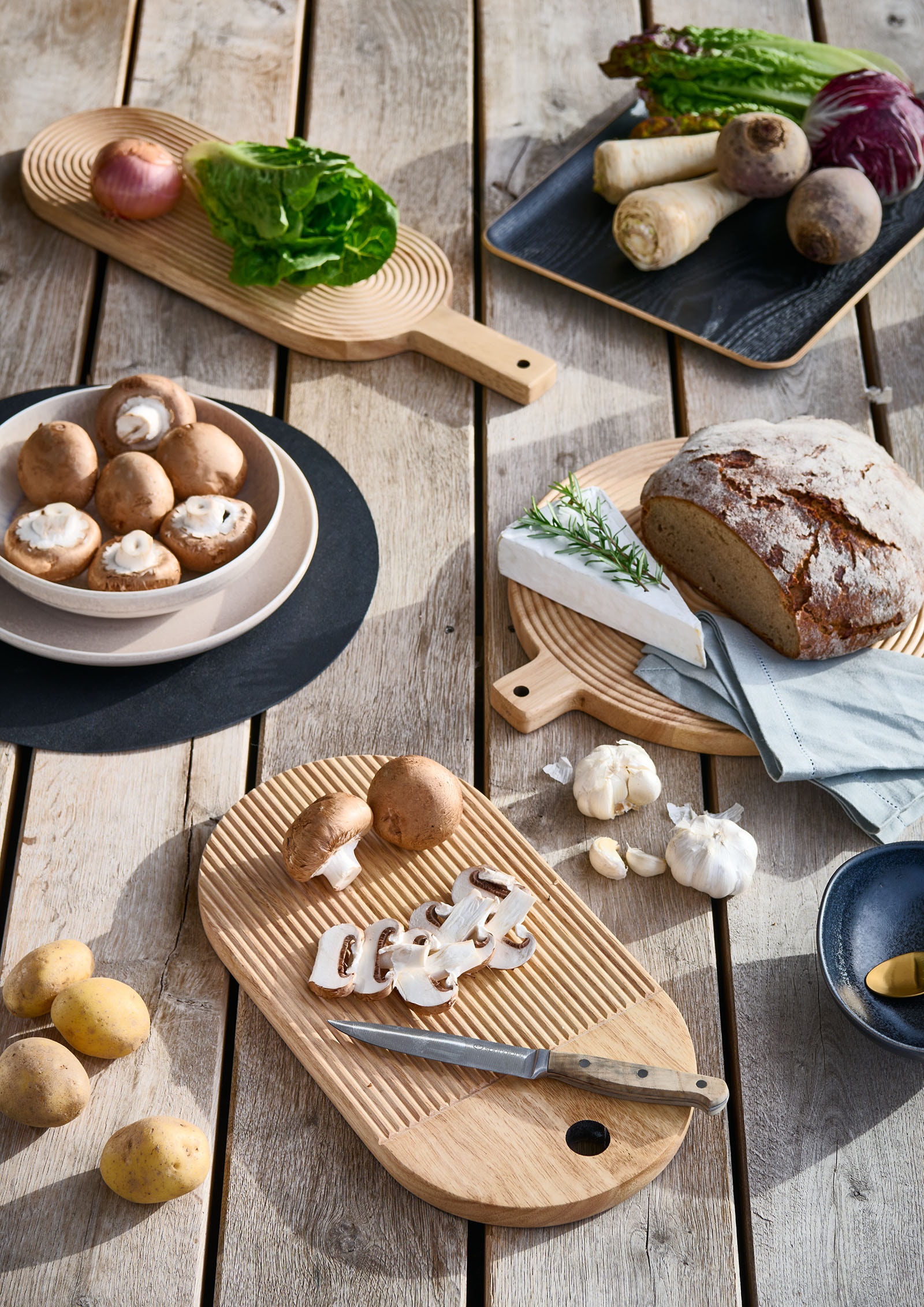 Zeller Present Schneidebrett »Schneidebrett "Stripes", Gummibaum« Schneidebrett und Dekotablett in einem