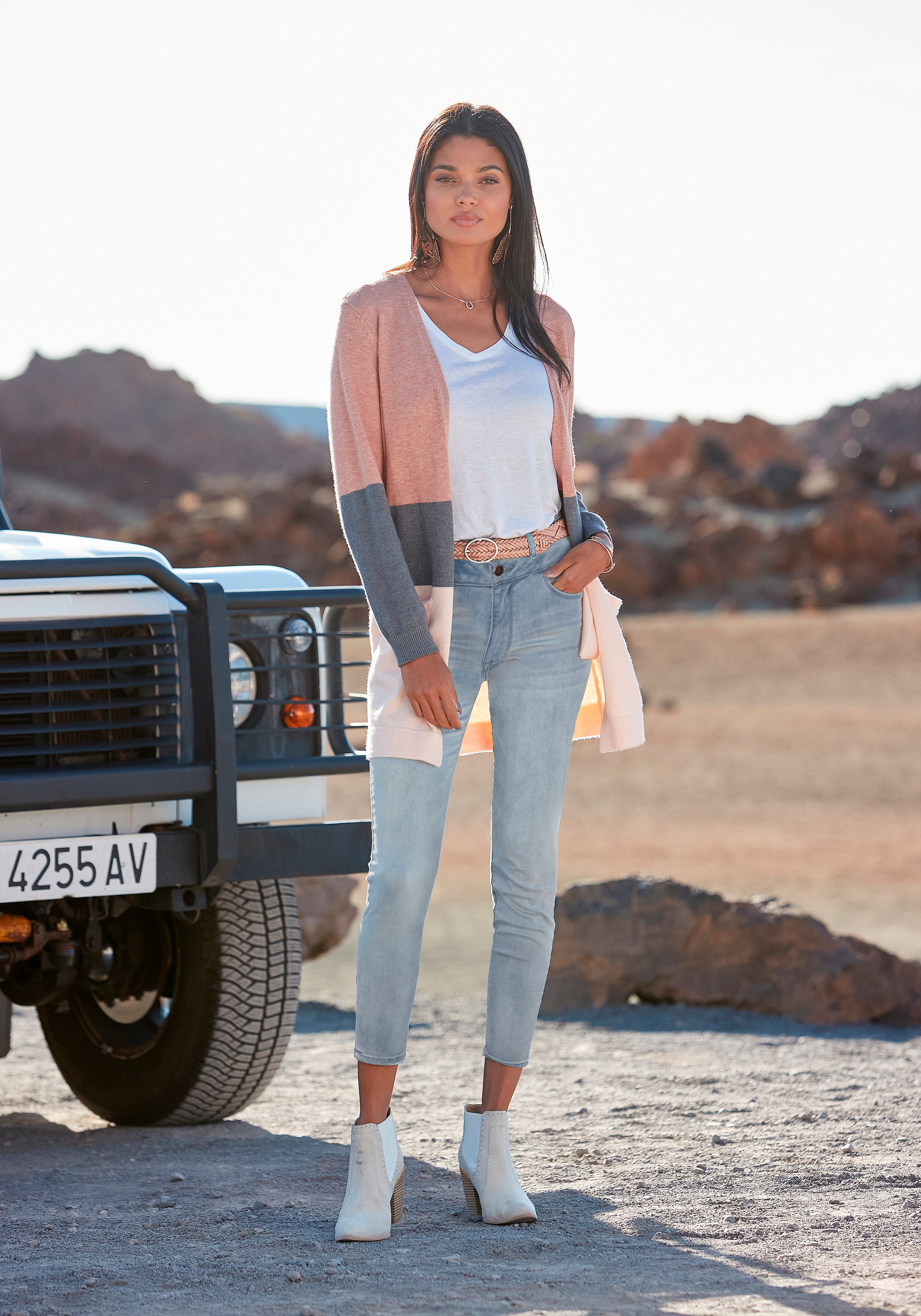 LASCANA Jeans taille haute mit seitlicher Stickerei, elastische Skinny-Jeans