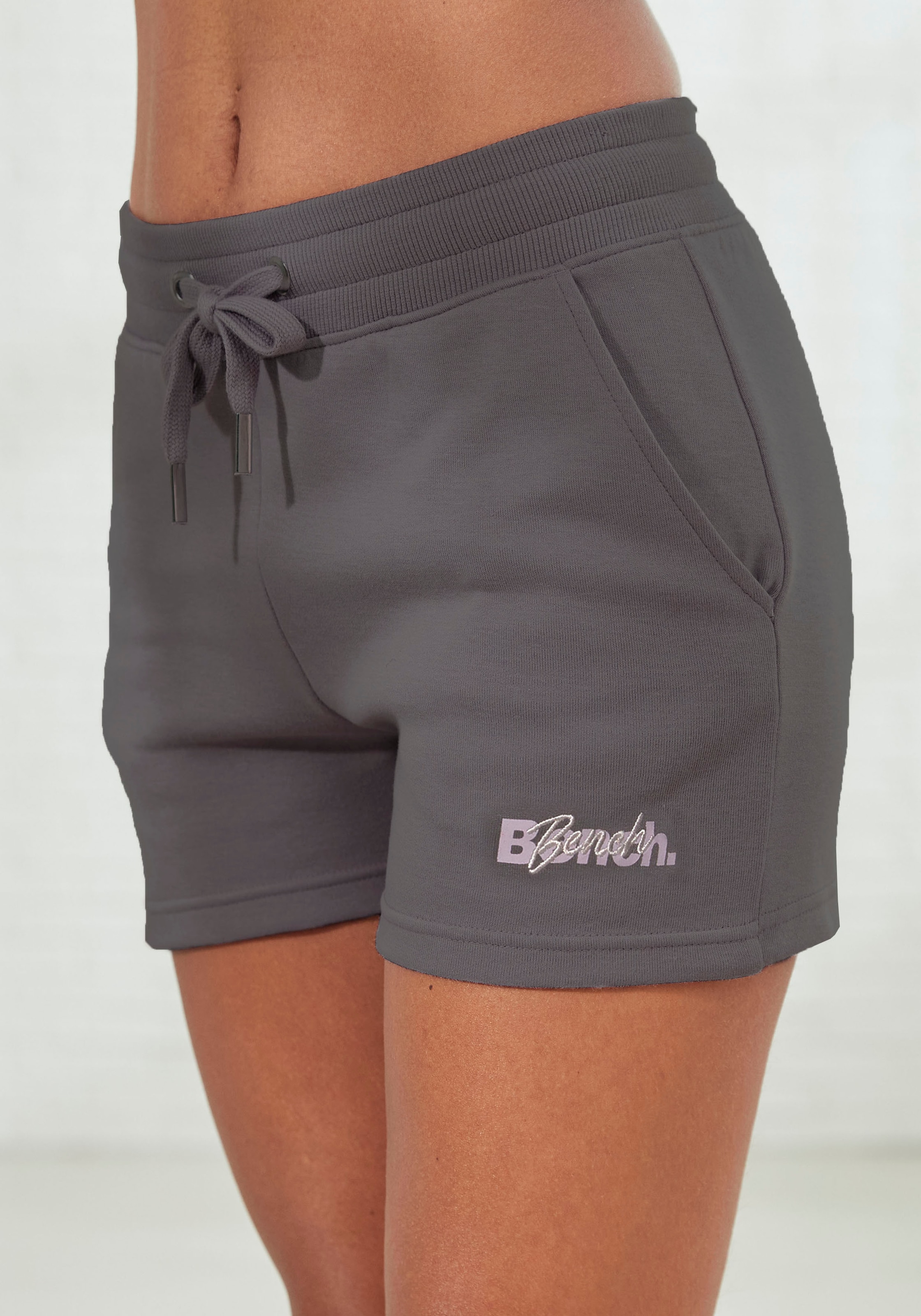 Shorts, mit Logodruck und Stickerei