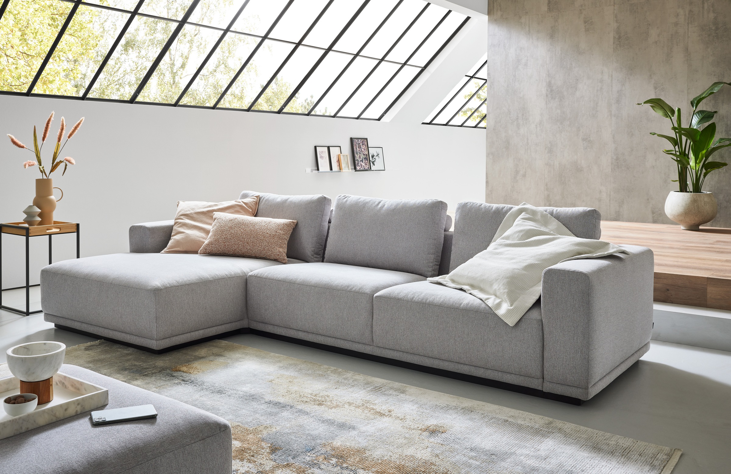 Image of Musterring Ecksofa "JustB PM200, Holzrahmen in schwarz, wahlw. Sitzvorzug, Breite 316cm" Anreihsofa rechts & Longchair links, mit elektrischem Sitzvorzug