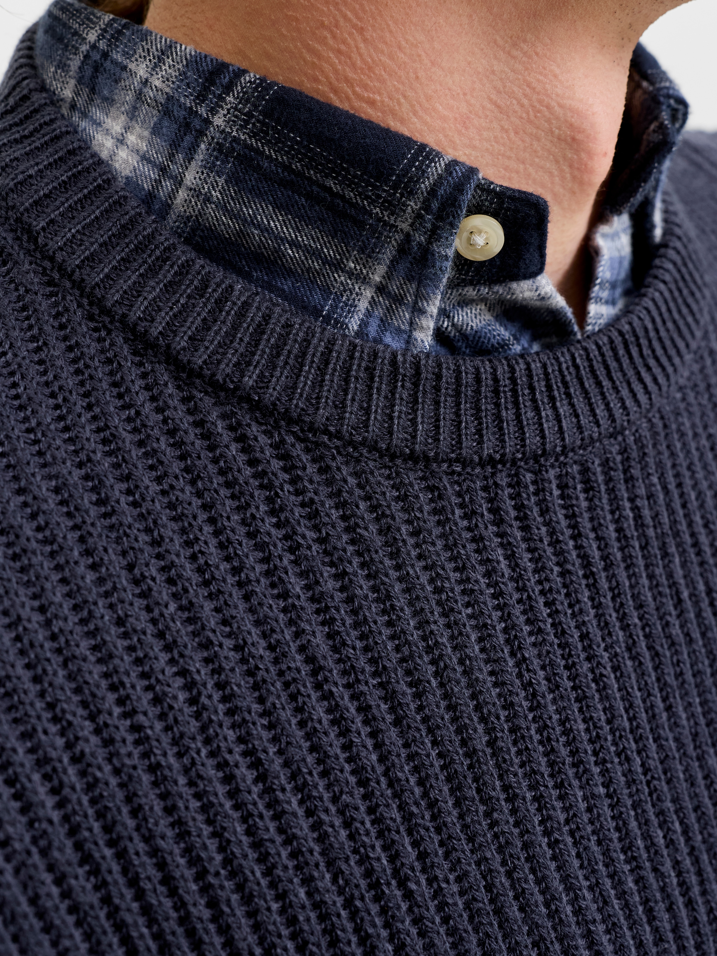 Jack & Jones Rundhalspullover »JJPANNEL KNIT CREW NECK AW26« Materialmix, regular fit