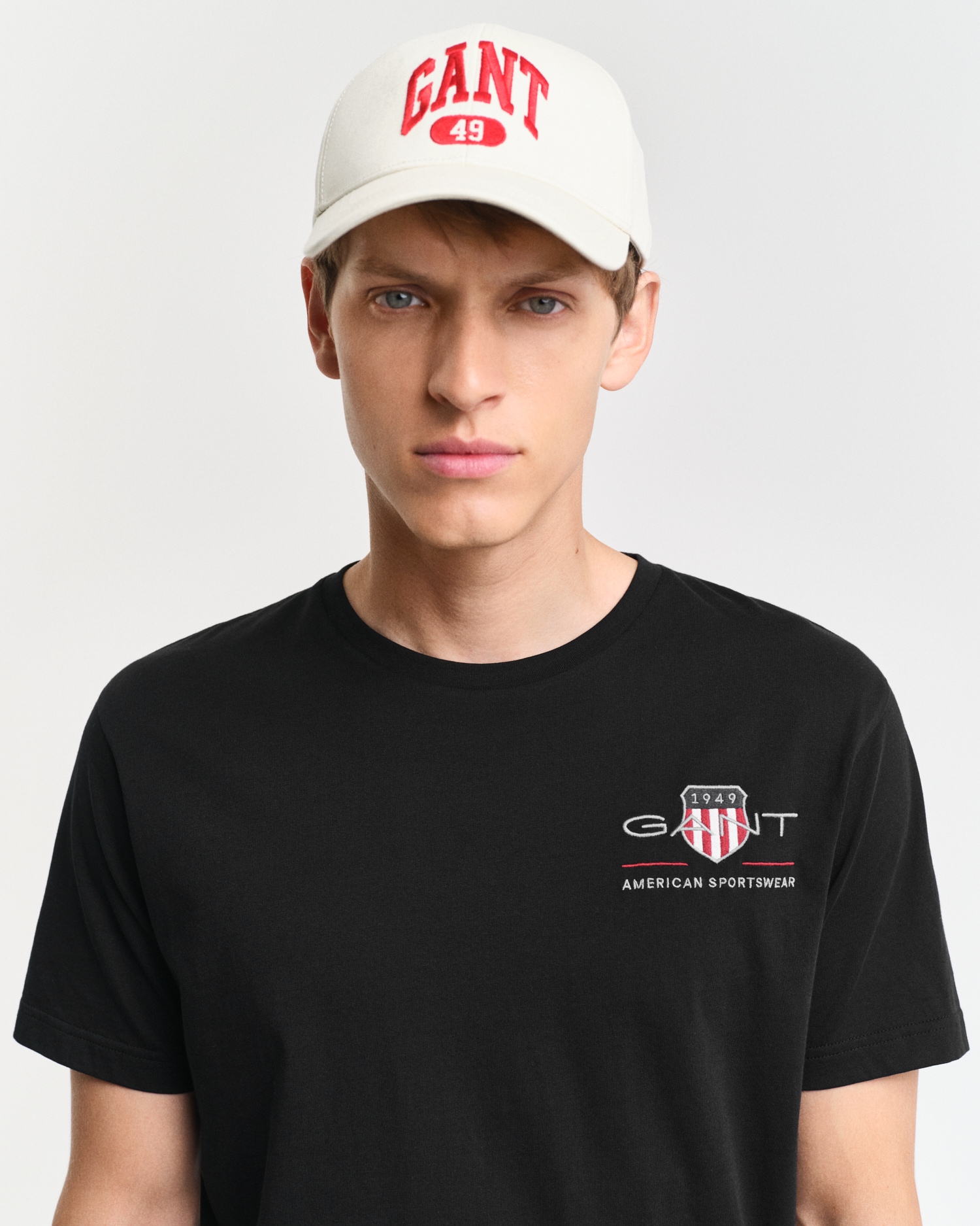 Gant T-shirt »REG ARCHIVE SHIELD EMB SS T-SHIRT« von dem Archiv aus den 1980er-Jahren inspiriert