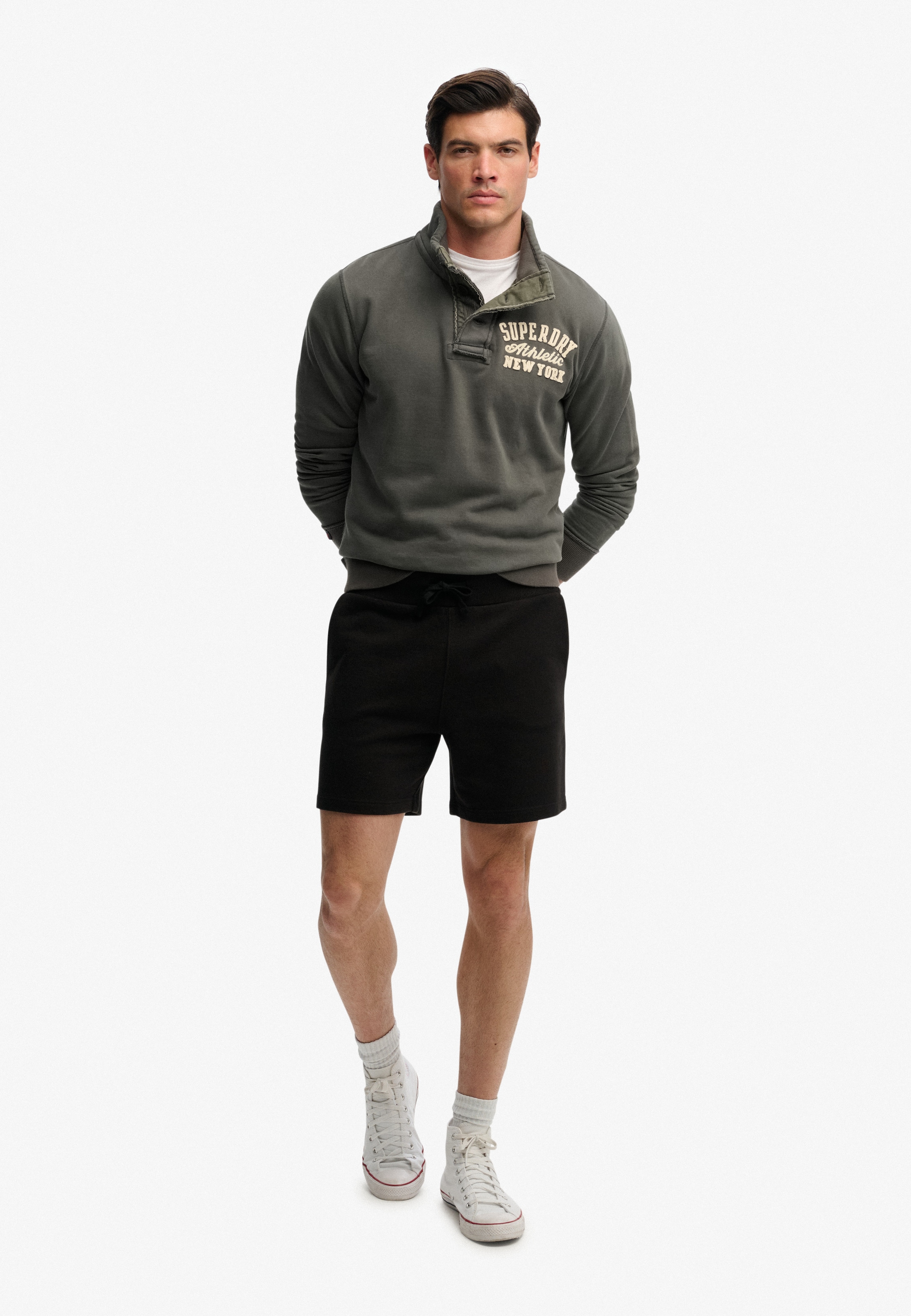Superdry Sweatshorts »ESSENTIAL LOGO CLASSIC SHORT«  coupe décontractée, avec élastique, longueur genoux, uni