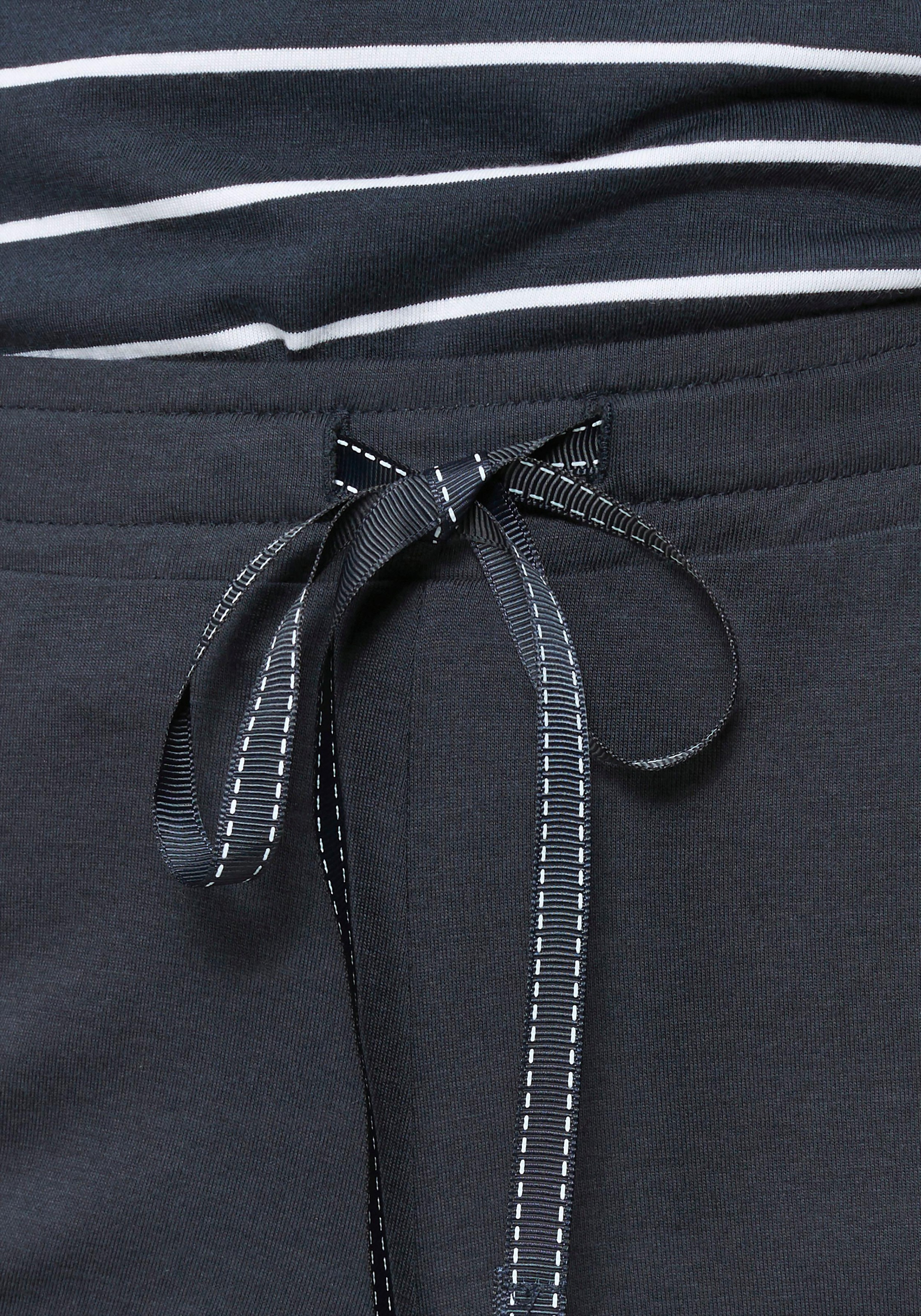 ♕ Schiesser Capri-Pyjama, (2 tlg., 1 Stück), mit klassischem Streifenmuster  versandkostenfrei bestellen
