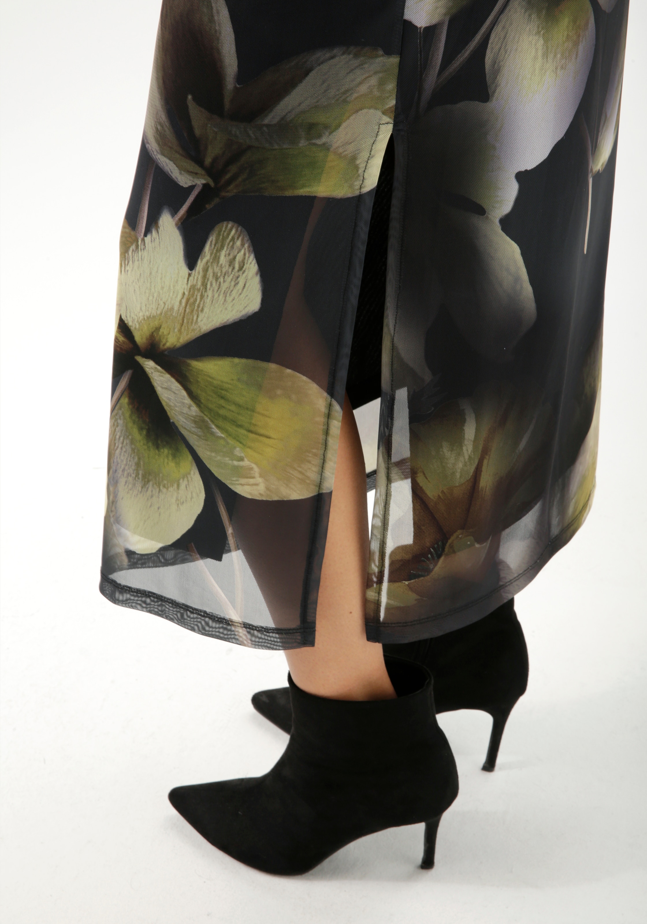 Aniston CASUAL Maxikleid, mit grossflächigen Batik-Blüten bedruckt - NEUE KOLLEKTION