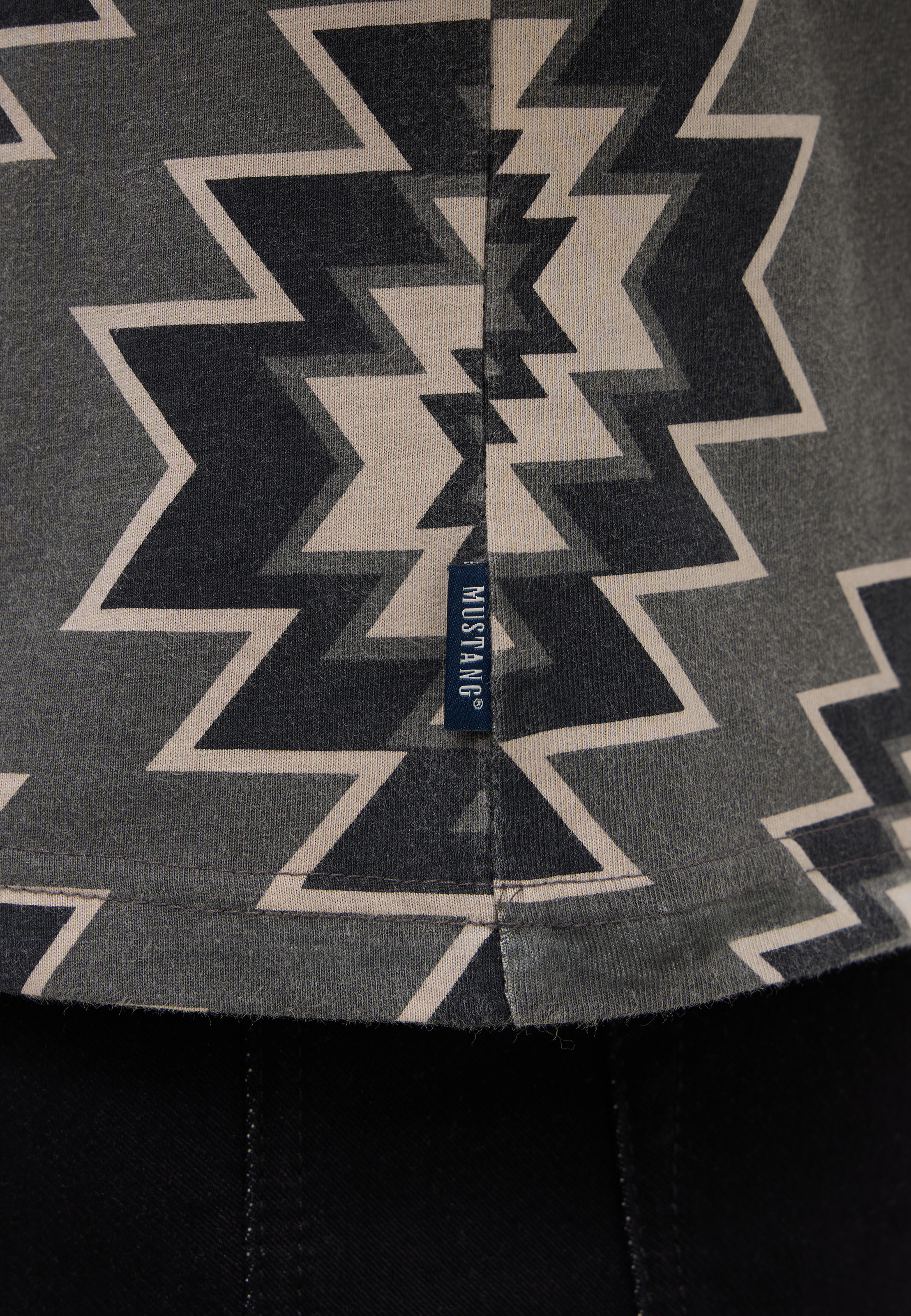 MUSTANG T-Shirt »Style Austin« mit Ethno- Druck