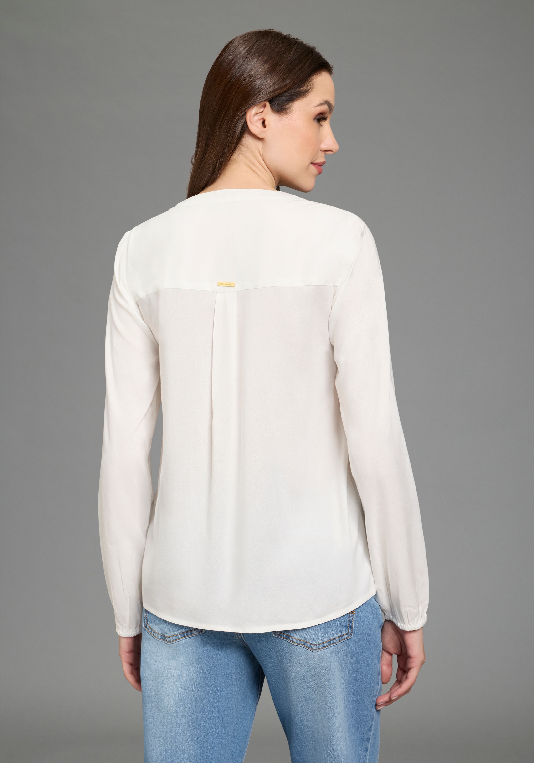 Bruno Banani Blouse à enfiler hüftlange Form mit Zierknöpfen, figurumspielende Passform
