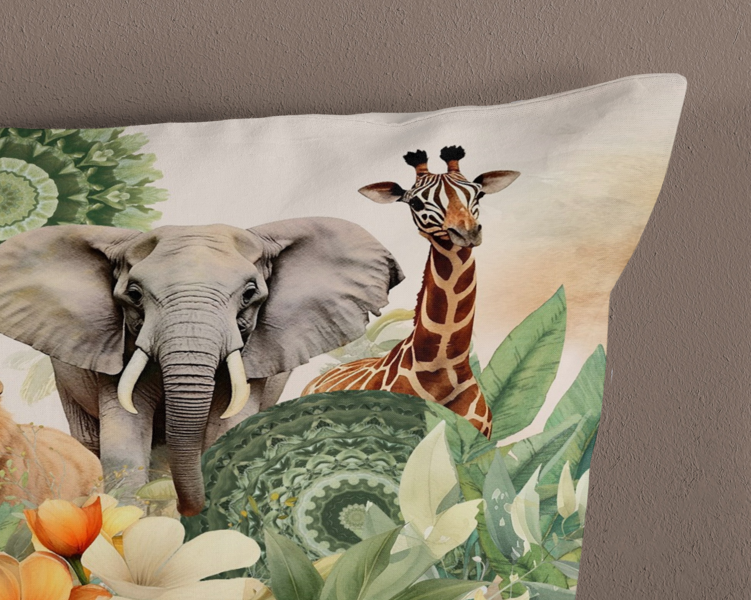hip Wendebettwäsche »Sagadar«, Satin, Baumwolle, Reissverschluss, Wende, Löwe, Elefant, Giraffe, grün