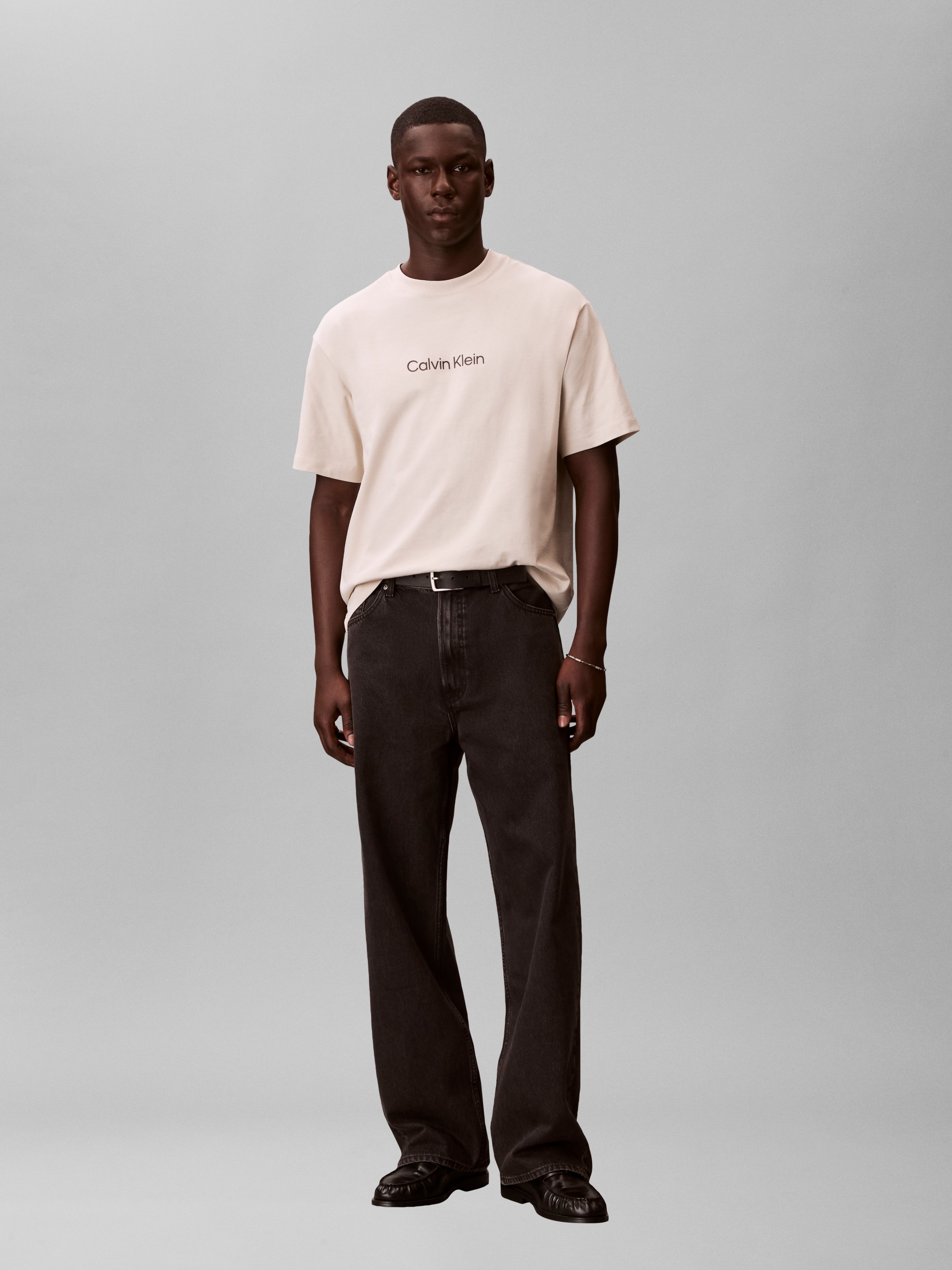 Calvin Klein T-Shirt »SS RLXD STANDARD LOGO CREWNK TEE« Rundhalsausschnitt, relaxed fit