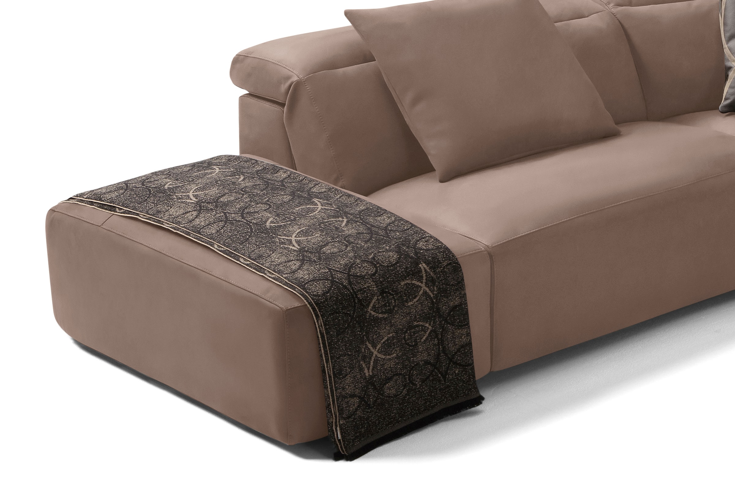 Egoitaliano Ecksofa »Beverly, extravangantes Designsofa mit erstklassigem Sitzkomfort«, wahlweise mit elektrischer Relaxfunktion, Kopfteilverstellung