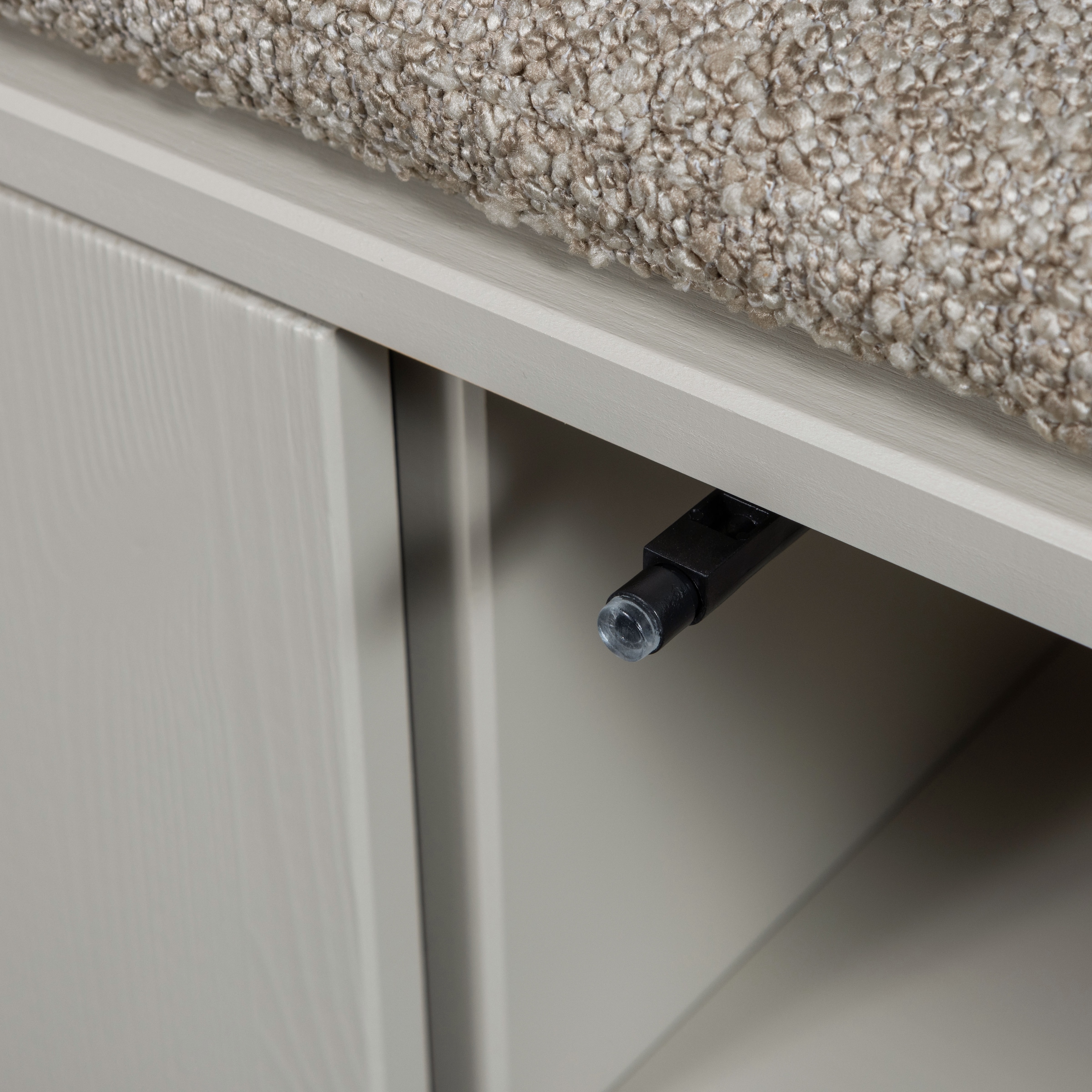 WOOOD Sitzbank »Settle Down FSC®-Kiefernholz mit Bouclé-Kissen, H 50 x B 108 x T 44 cm« Kabeldurchführung, Maximale Verschleissfestigkeit, Pfleigleicht