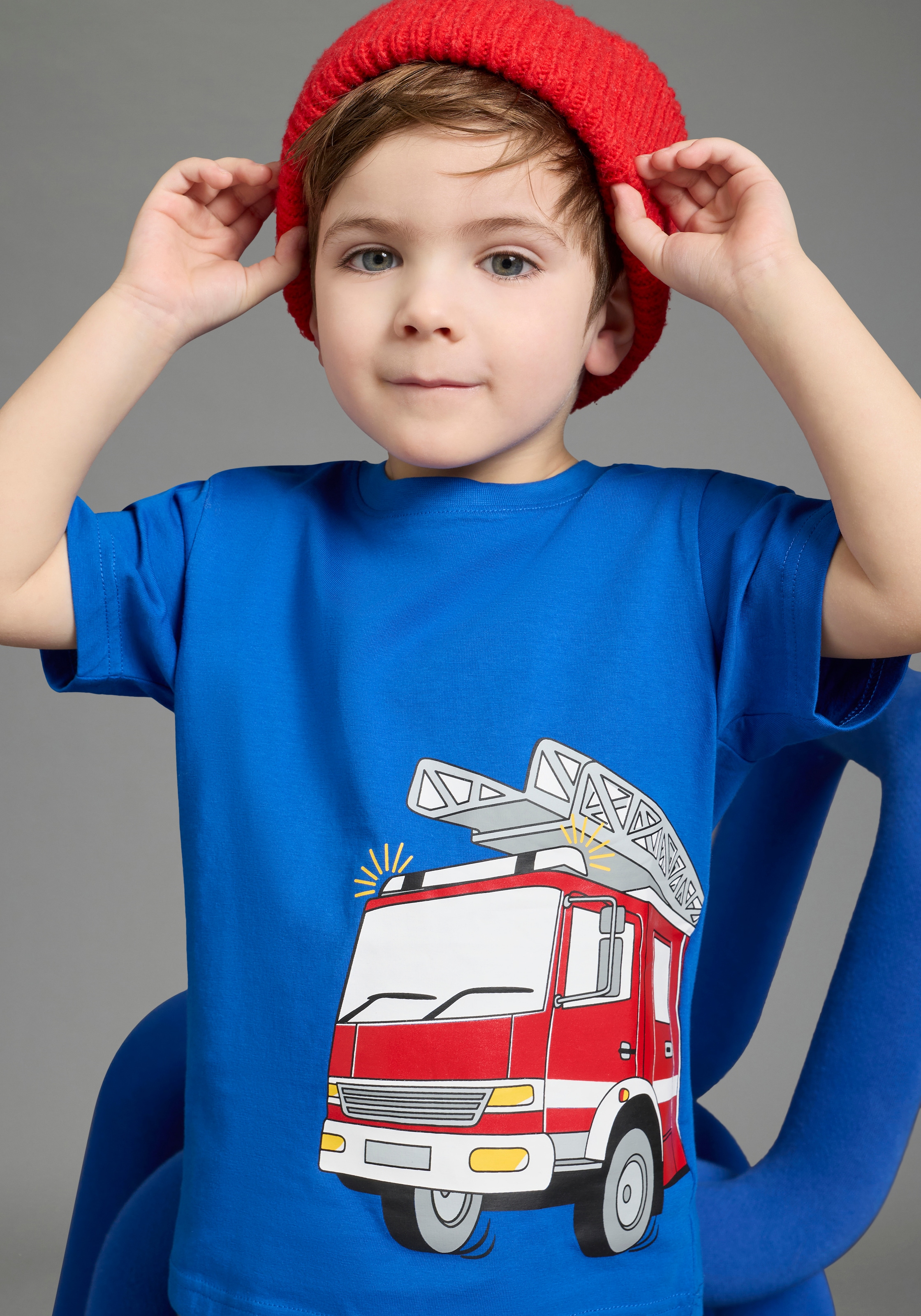 Image of KIDSWORLD T-Shirt "Cooles Shirt mit Feuerwehr Folienprint" für Jungen, Kurzarm, mit Glitterdruck, Basic Passform