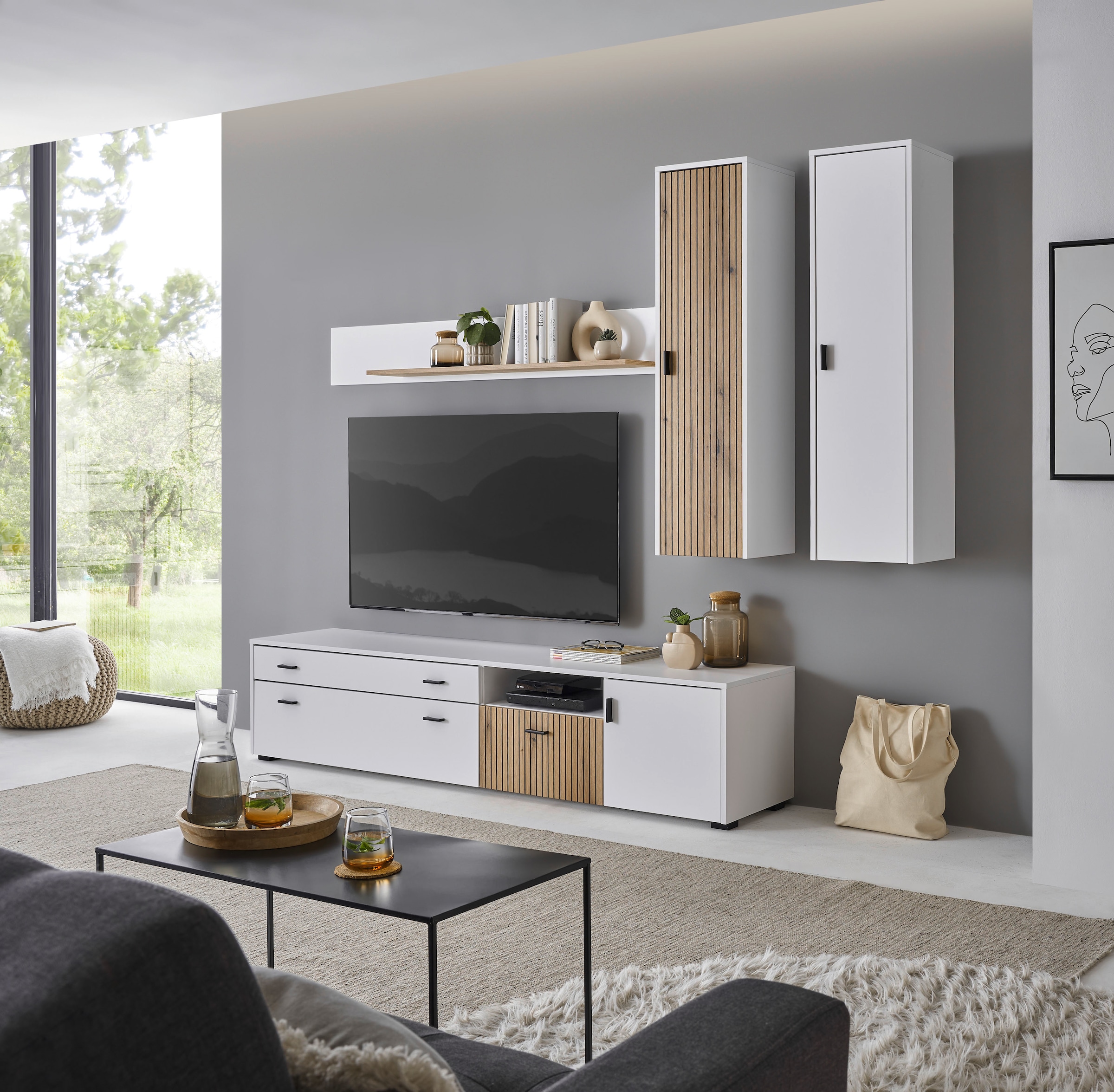 INOSIGN Wohnwand »HUDSON«, (Set, 4 St.), mit moderner Rillenoptik, Griffe aus Metall (Schwarz), Breite 243 cm