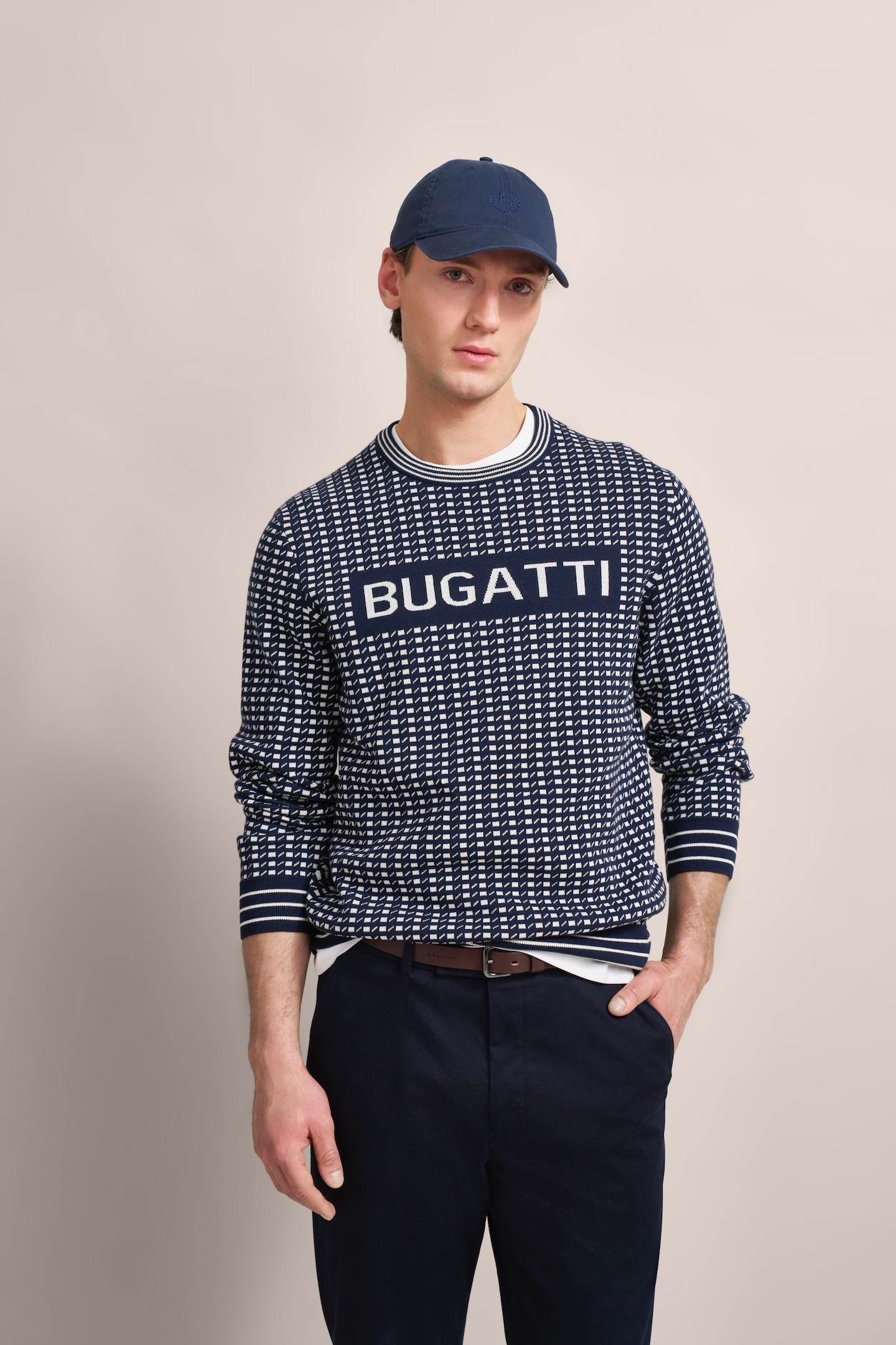Image of bugatti Strickpullover mit präsentem Logo-Print