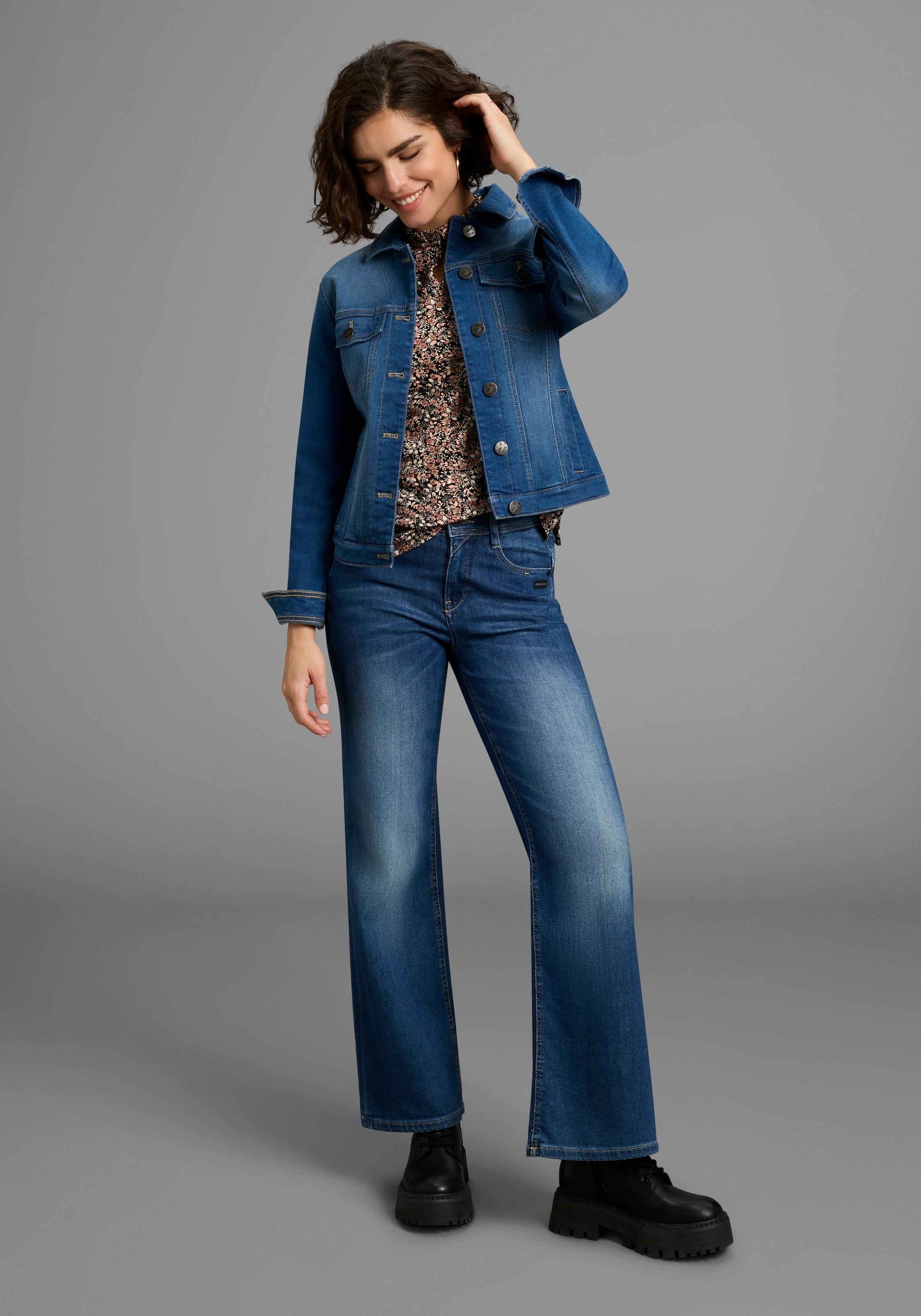 Laura Scott Longsleeve, mit Rüschen und Blümchen-Muster - NEUE KOLLEKTION