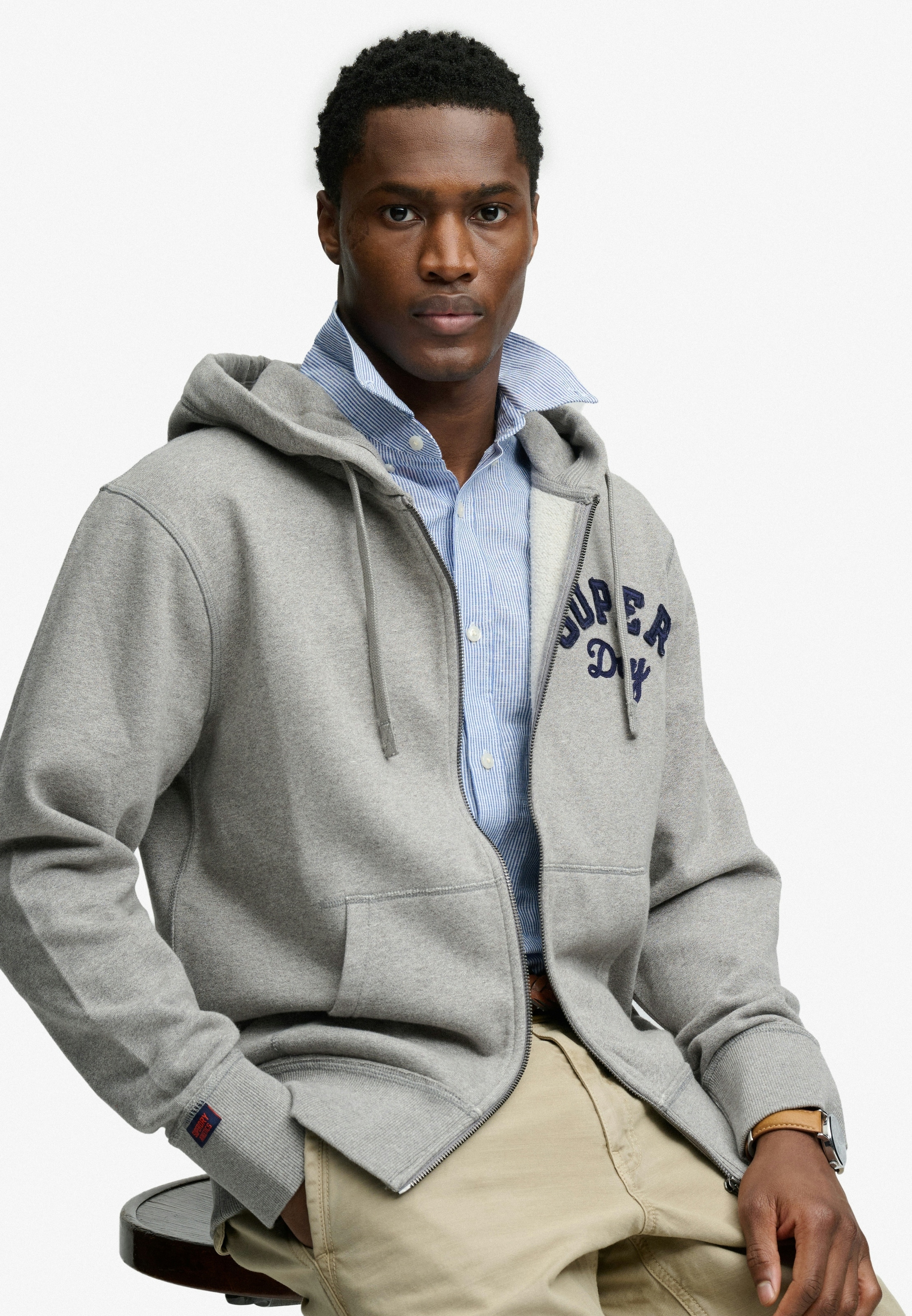 Superdry Kapuzensweatjacke »VINTAGE ATHLETIC ZIPHOOD« aus Baumwolle und angerauter Sweatware, Loose Fit, mit Reissverschluss