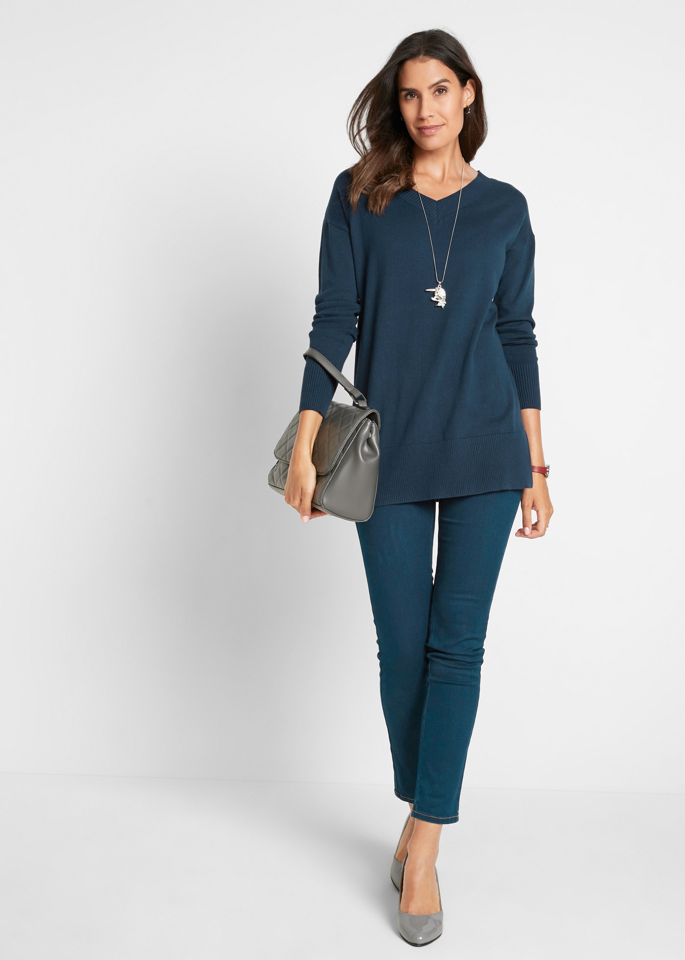 bonprix Pull long »Long-Pullover« mélange coton fin tricoté, col en V, fentes latérales