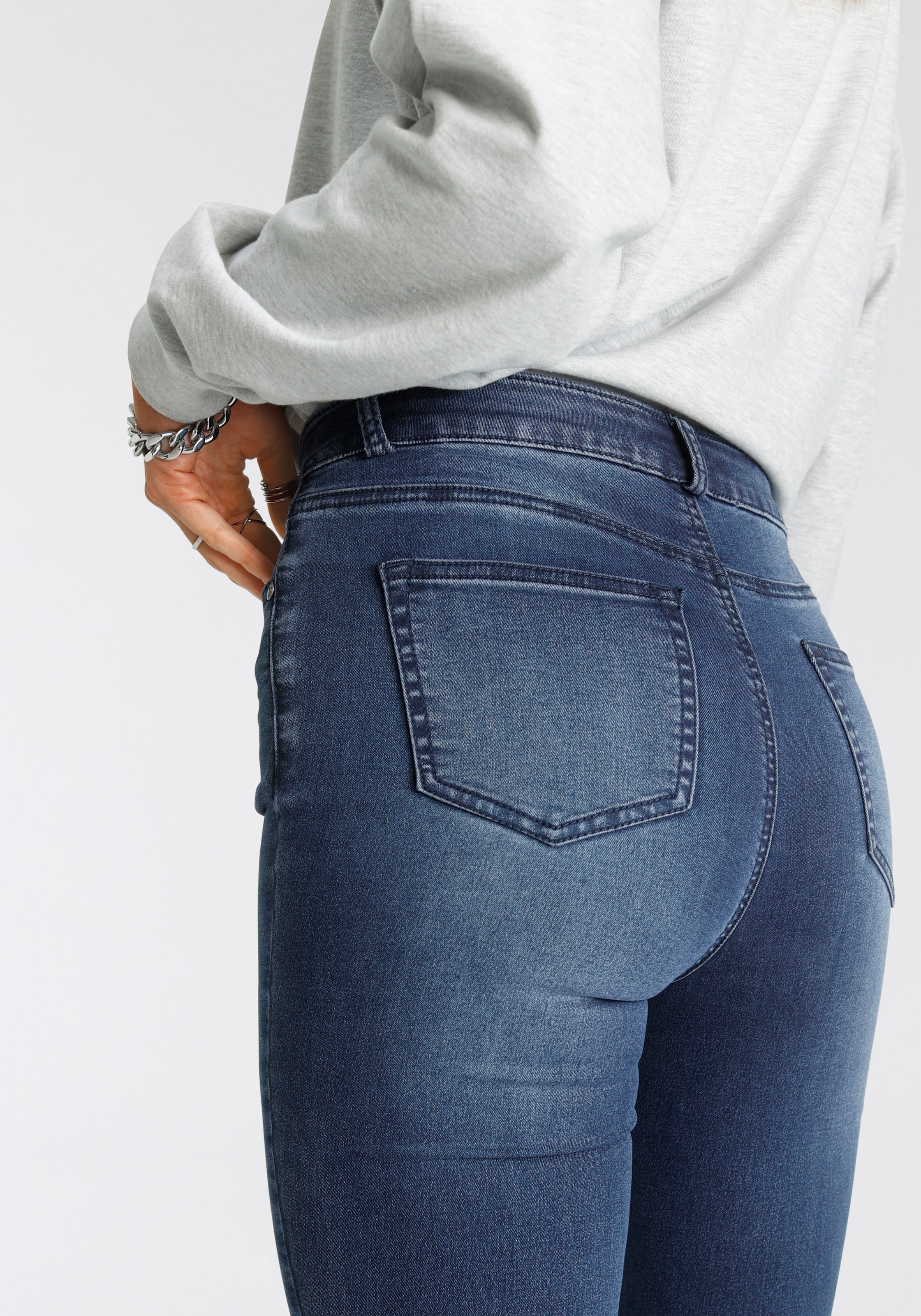♕ Arizona Bootcut-Jeans »Ultra Stretch«, High Waist mit durchgehender  Knopfleiste versandkostenfrei bestellen