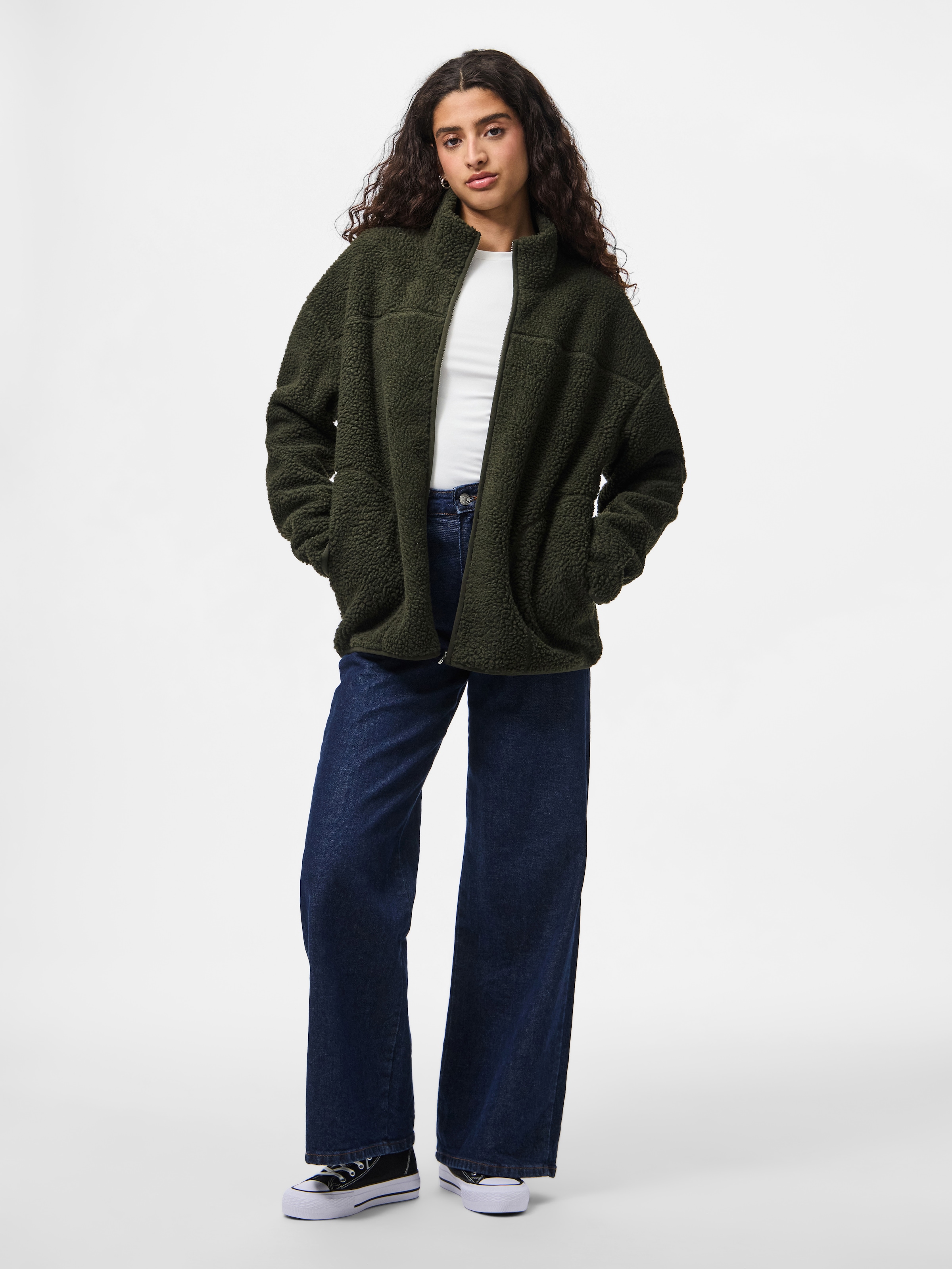pieces Veste en peluche »PCSADIA LS TEDDY JACKET NOOS BC« fibre synthétique