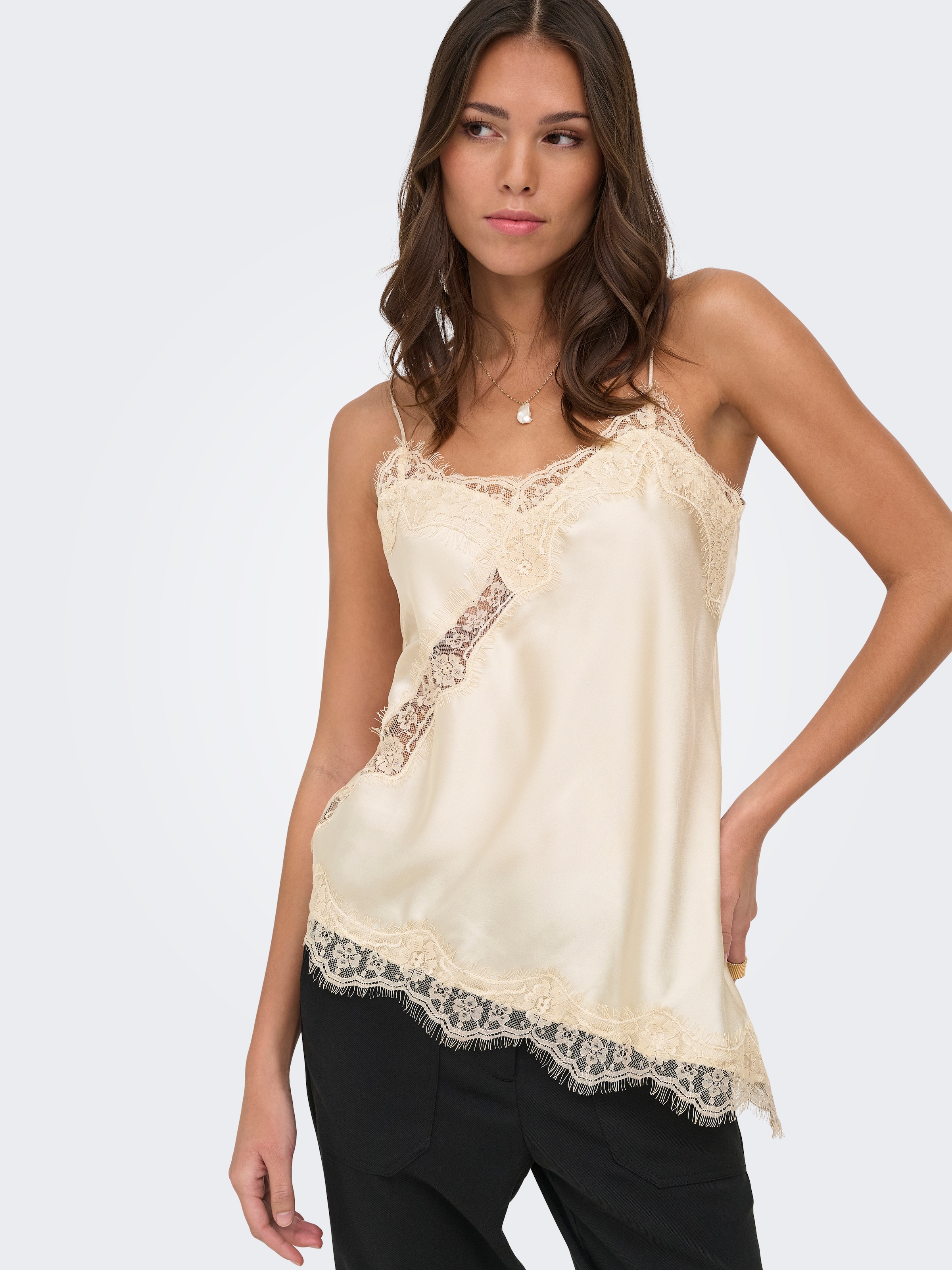 JDY Top à bretelles »JDYFIFI S/L ASYM LACE SINGLET WVN NOOS« Polyester, coupe régulière