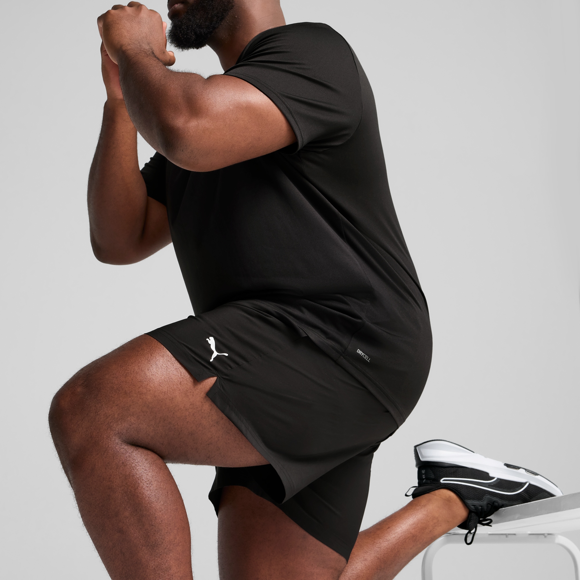 PUMA Trainingsshorts »M TAD ESSENTIALS 5" WOVEN SHORT«, Herren Basic Trainingsshorts, schweissableitend