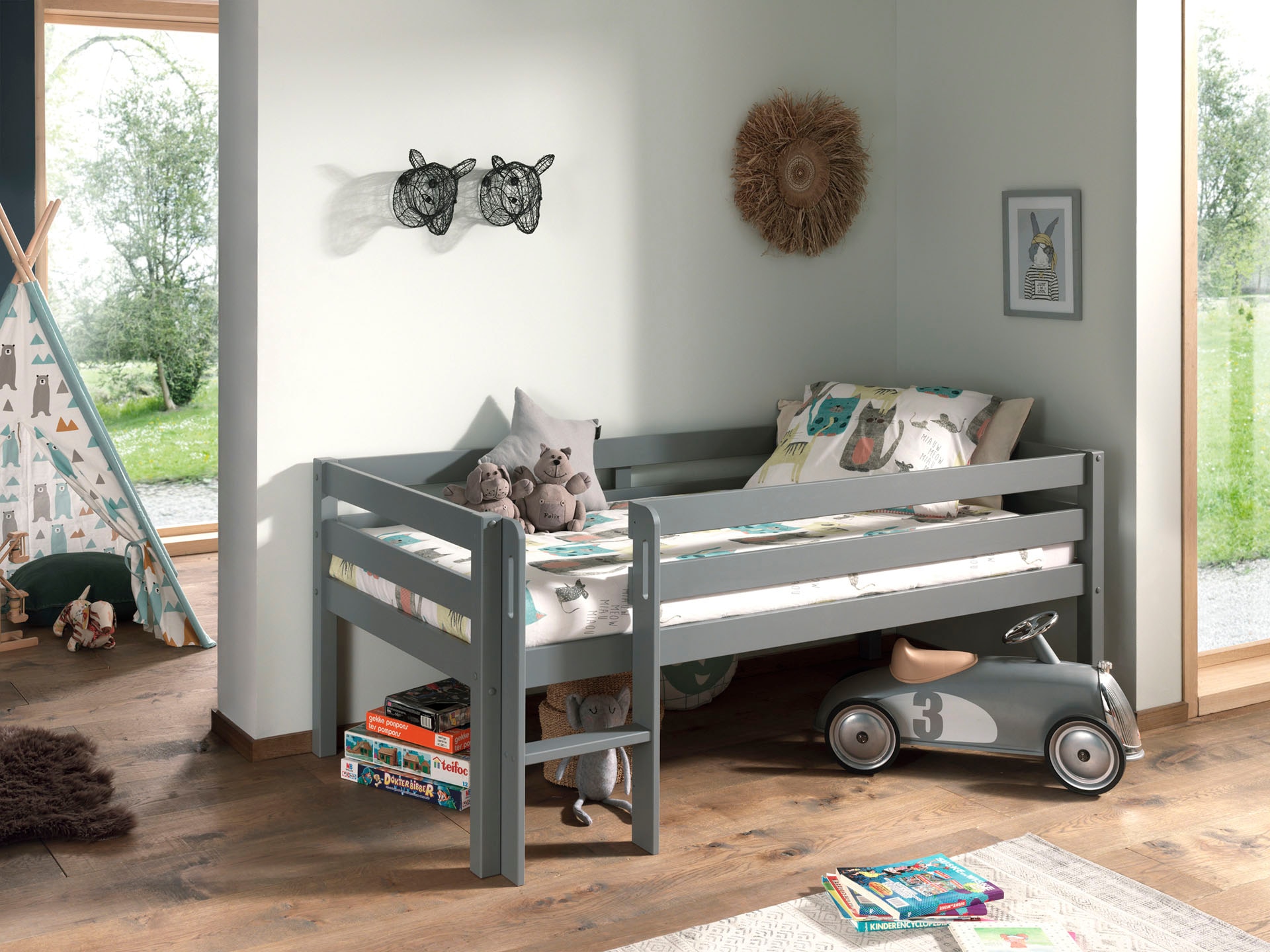 Vipack Spielbett »Pino, Kiefer massiv, Liegefläche 90/200, Made in Europe« inkl. Leiter, Absturzschutz, 2 Farben zur Auswahl,  inkl. Rolllattenrost, wahlweise mit oder ohne Rutsche
