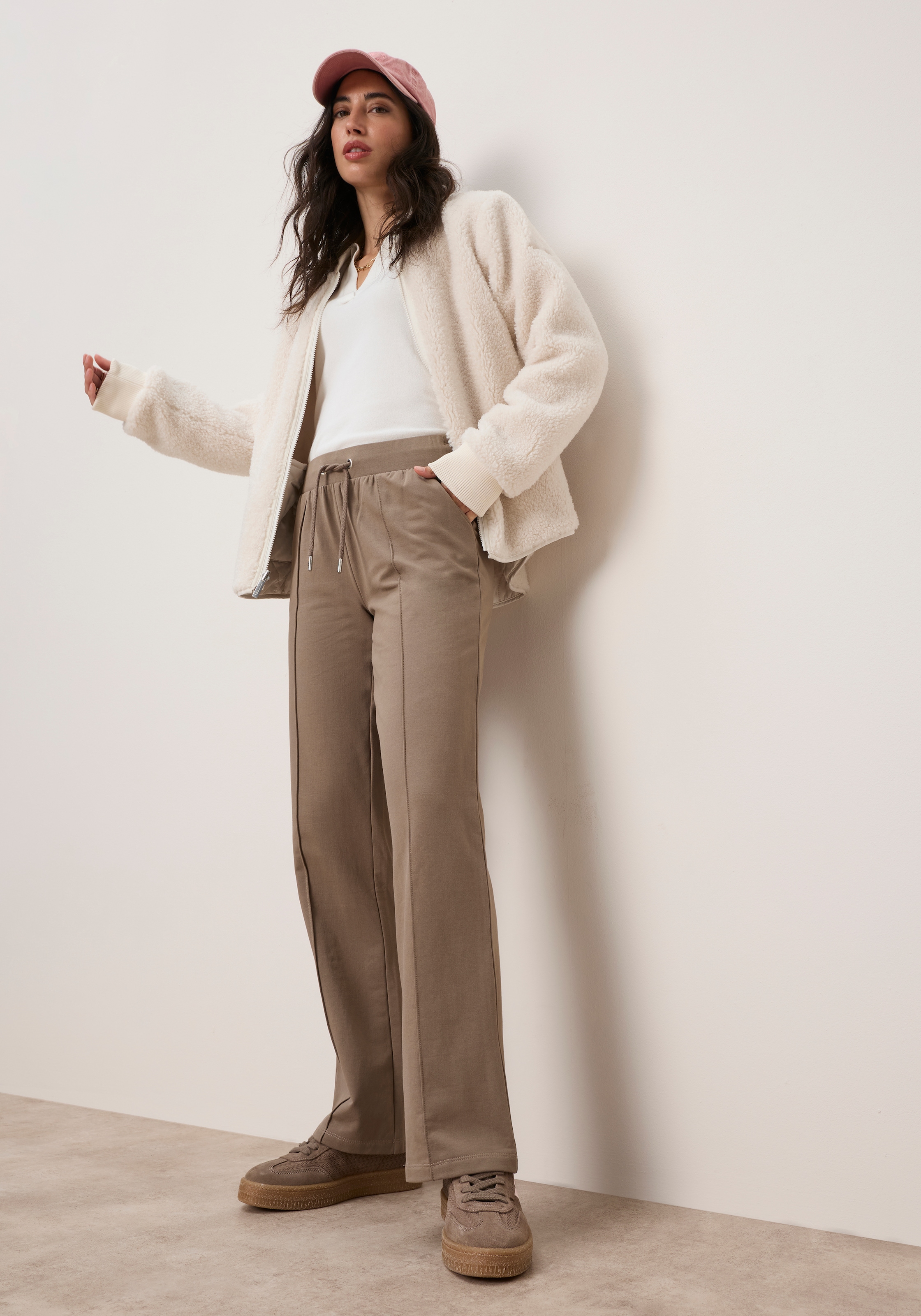Tamaris Pantalon sweat »mit weitem Bein«  avec plis piqués