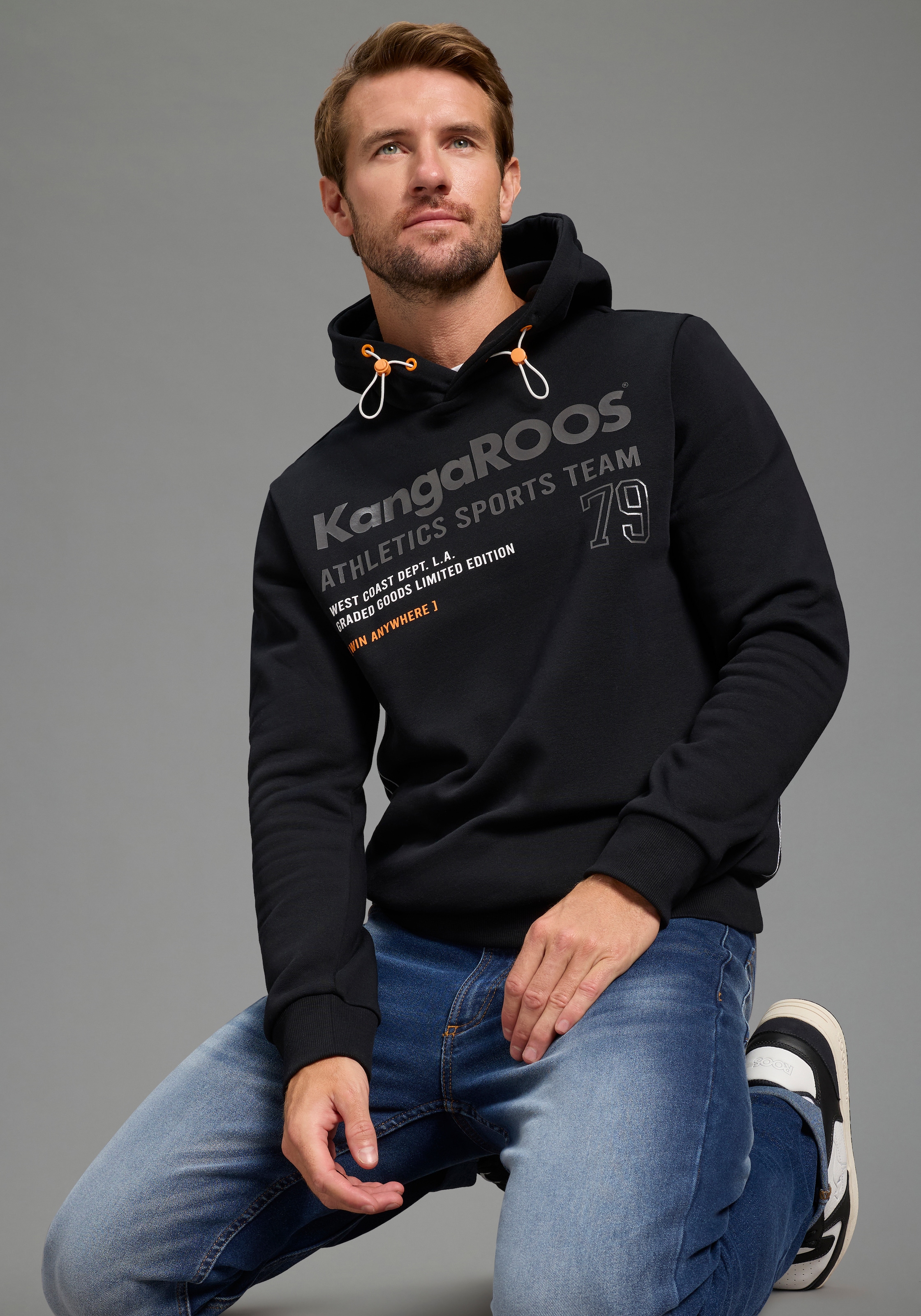 Image of KangaROOS Kapuzensweatshirt, mit regulierbarem Elastikband an der Kapuze, schmale Passform