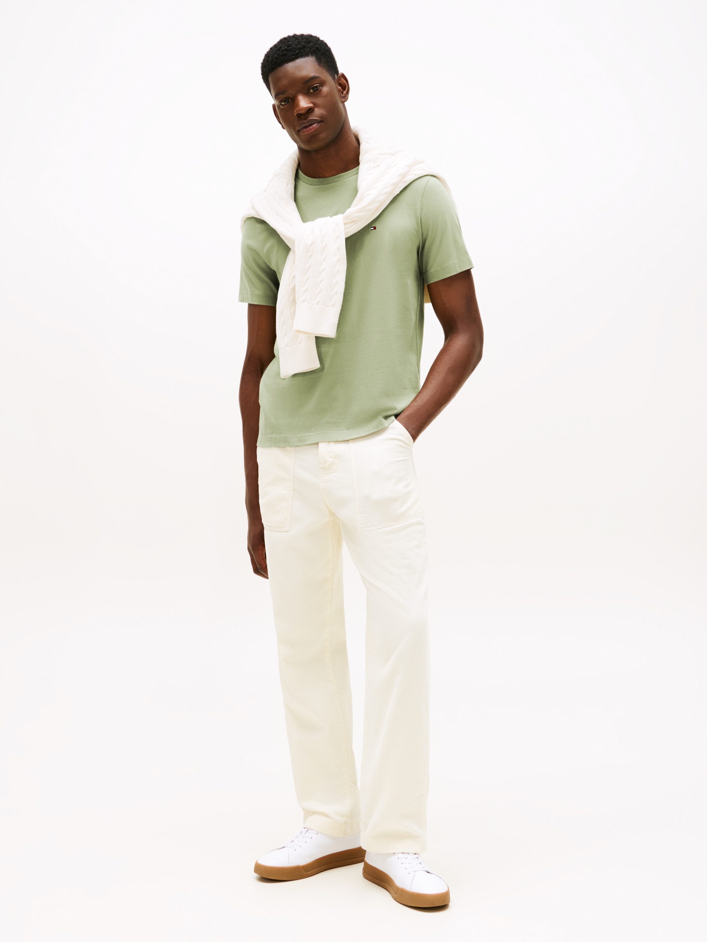 Tommy Hilfiger T-Shirt »ESSENTIAL REG FIT SOLID TEE mit Stickerei und Rundhals«, unifarben, casual, regular fit, Baumwolle, Rundhals