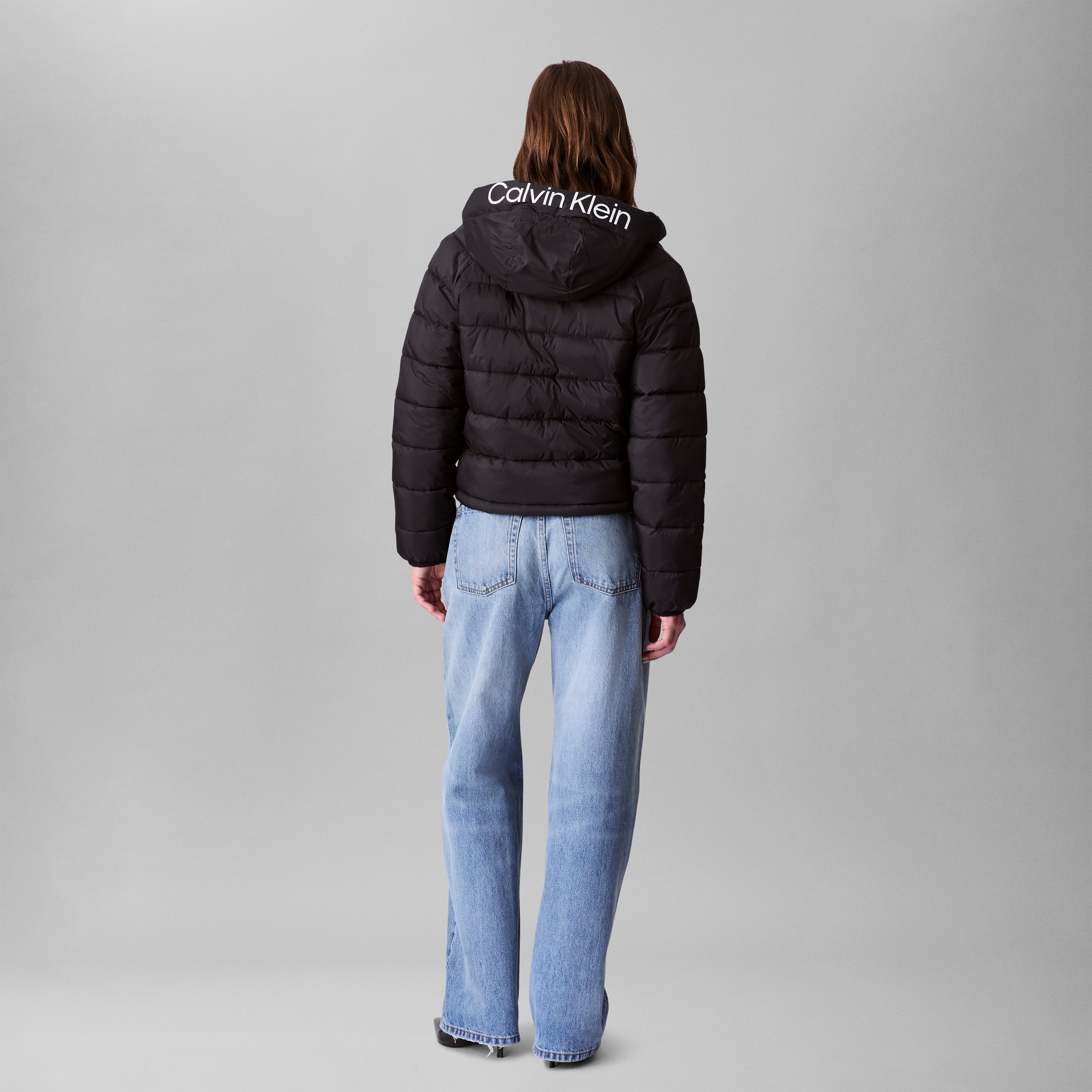 Calvin Klein Jeans Steppjacke »LIGHTWEIGHT LOGO PUFFER«, mit Kapuze, Mit Rundhalsausschnitt