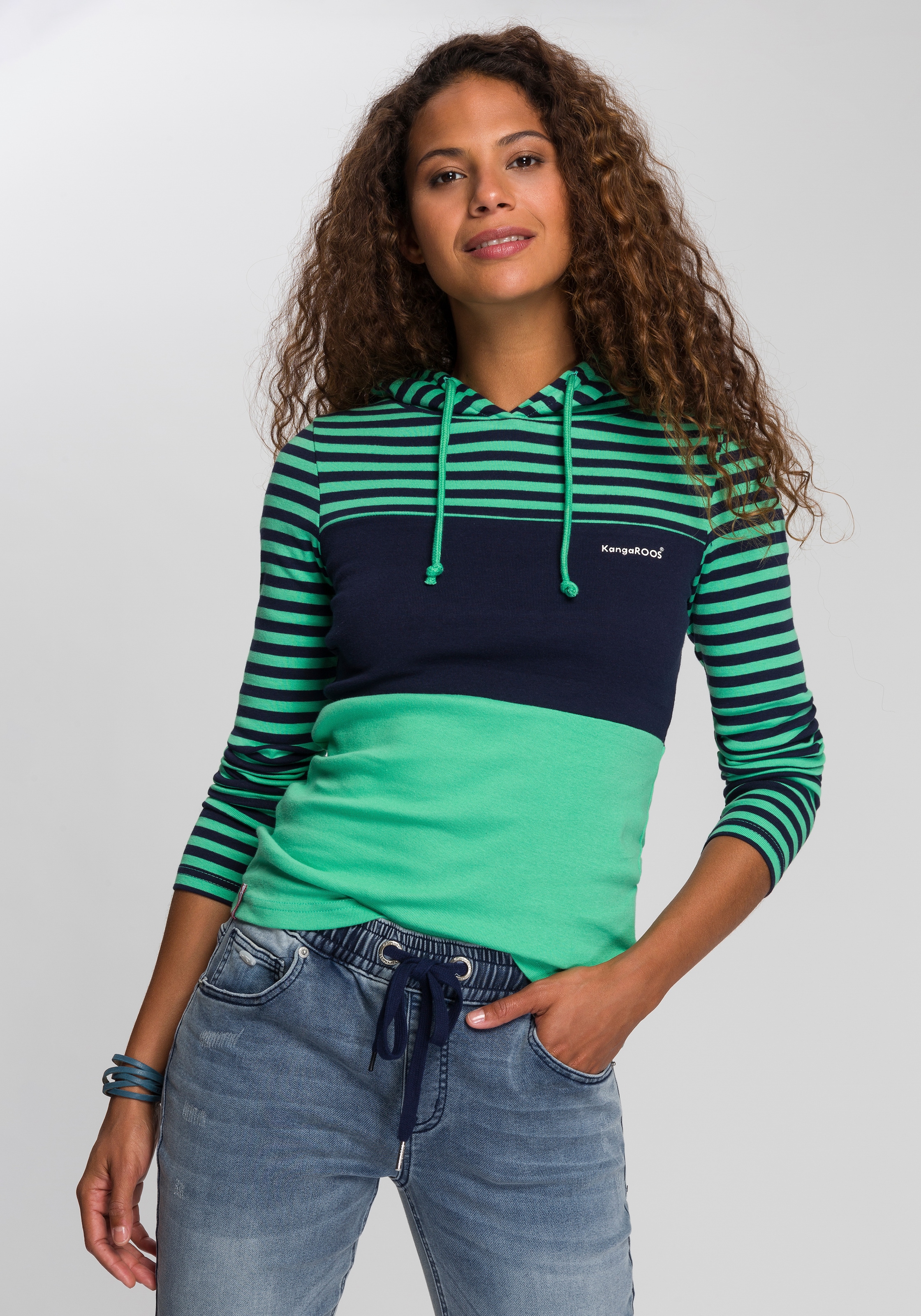 KangaROOS Kapuzenshirt, Langarm, sehr figurbetont, mit Colourblocking-Optik