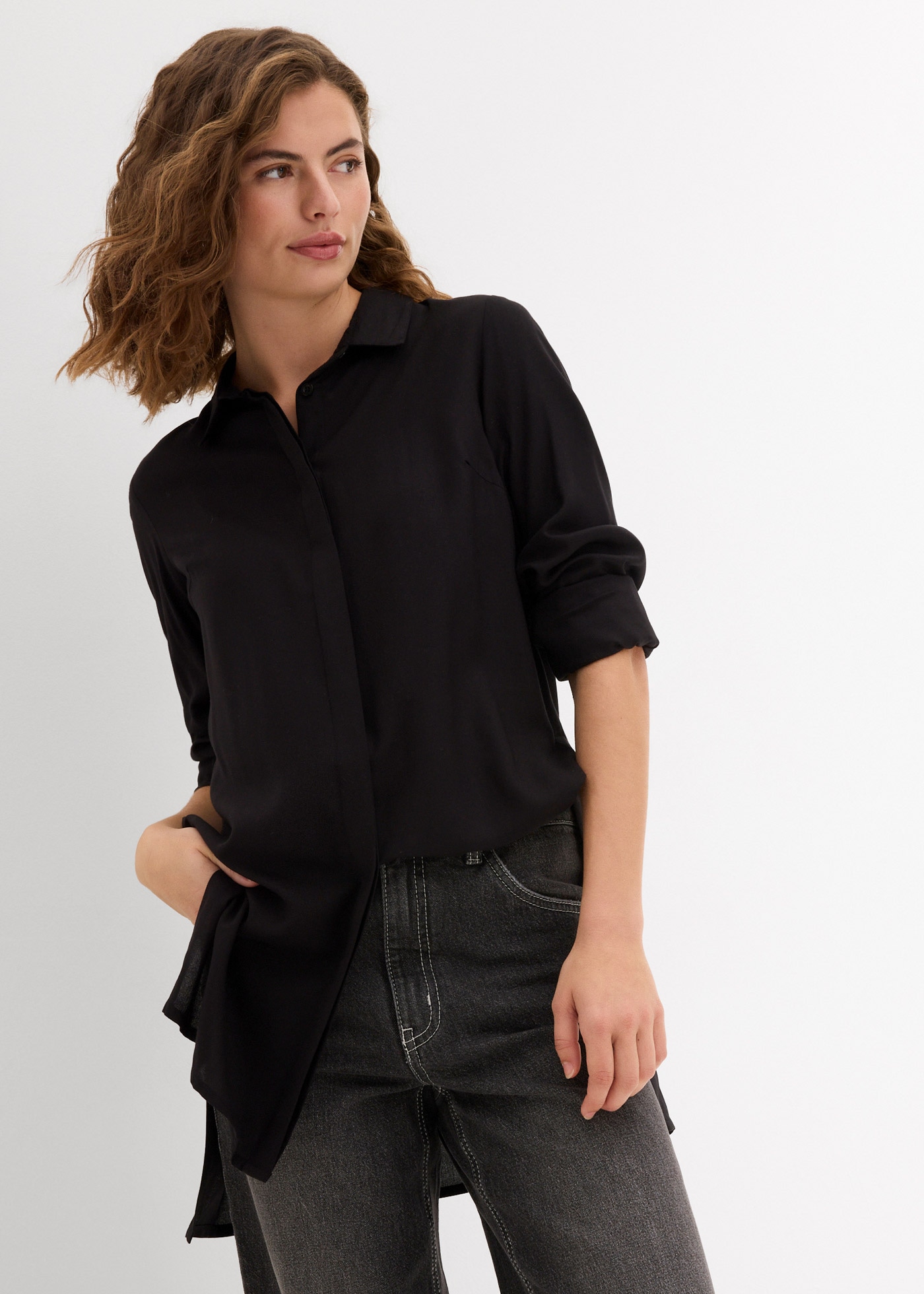 Image of bonprix Longbluse "Longbluse mit Schlitz aus fliessender Viskose" gerade Passform, mit hohen Seitenschlitzen, aus fliessender Viskose